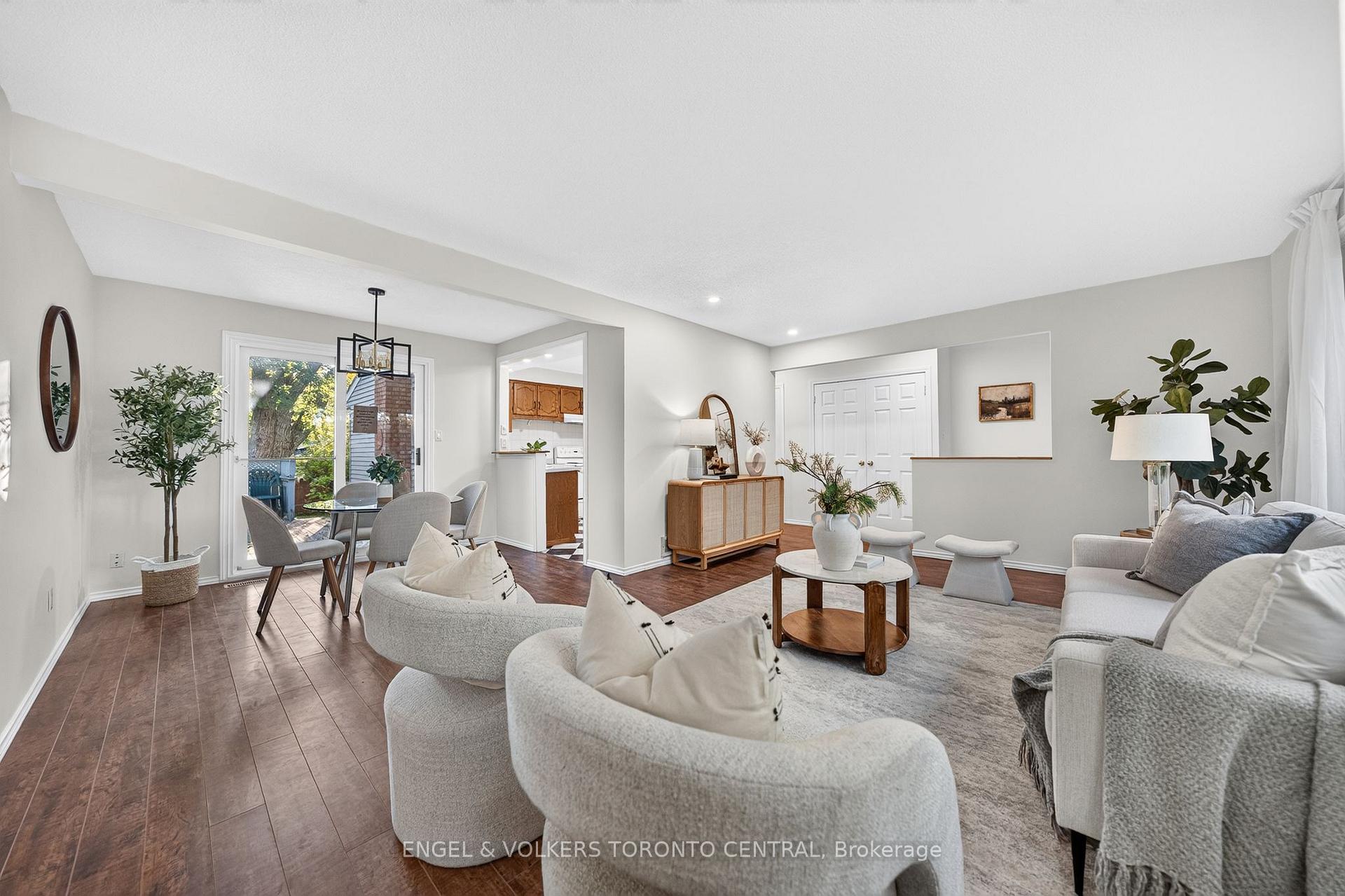 Photo 11 of 31 Mulberry Lane, Waterloo, Maple Hills — HOMEH