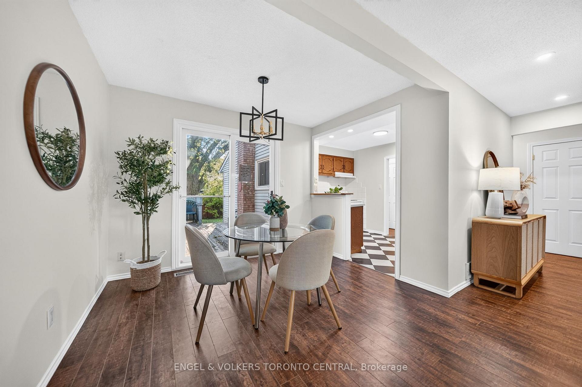 Photo 12 of 31 Mulberry Lane, Waterloo, Maple Hills — HOMEH