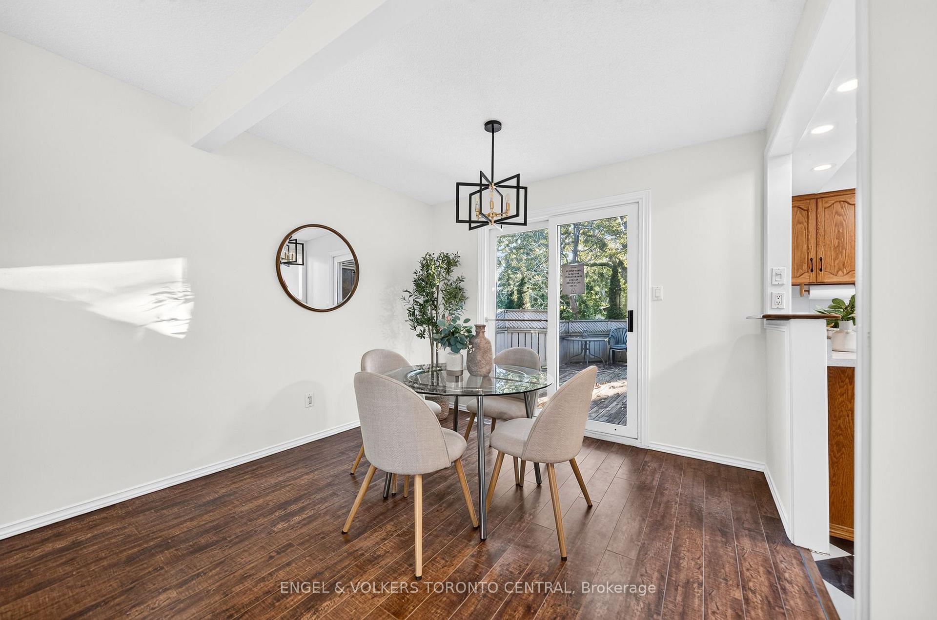 Photo 13 of 31 Mulberry Lane, Waterloo, Maple Hills — HOMEH
