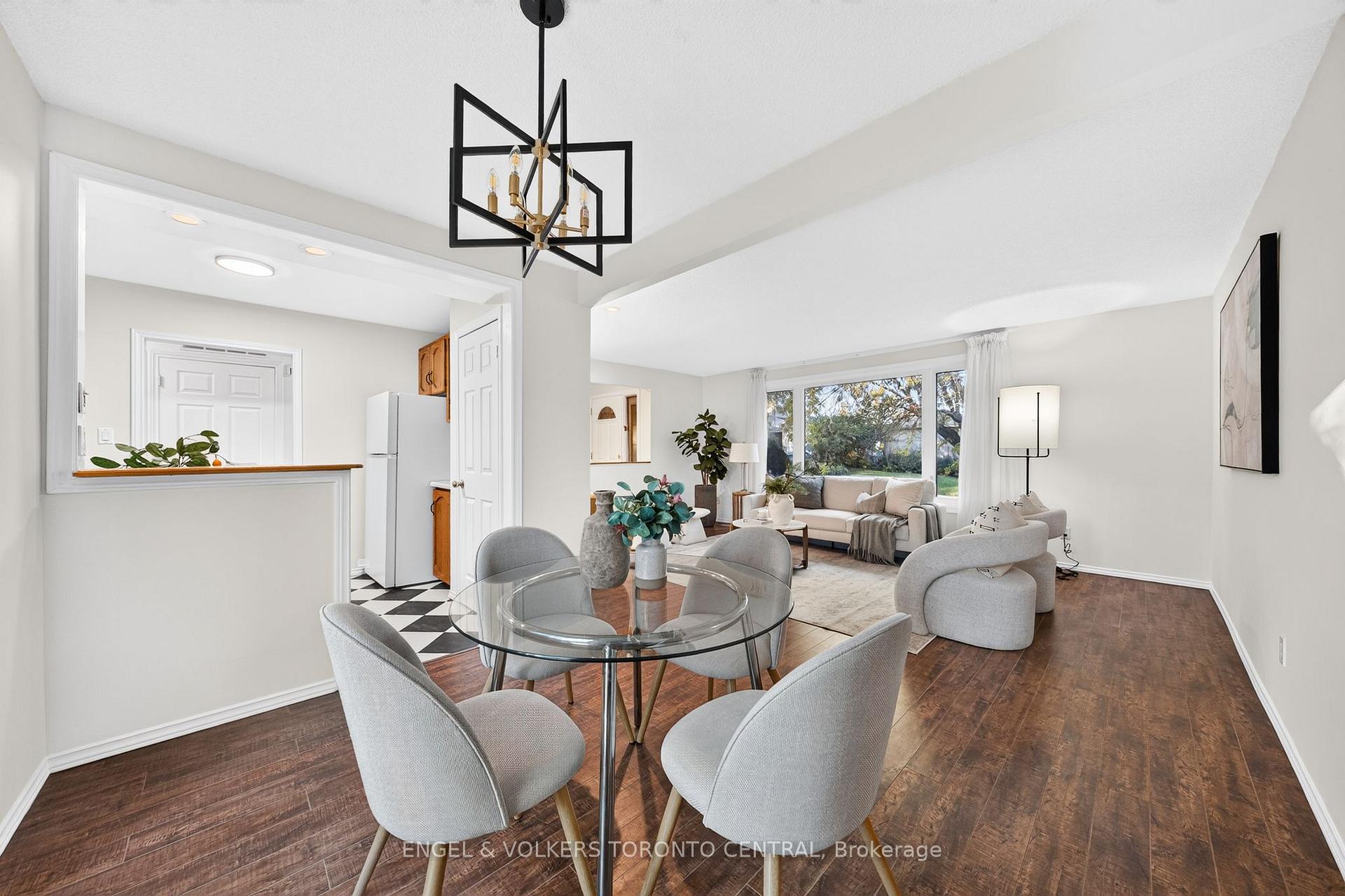 Photo 14 of 31 Mulberry Lane, Waterloo, Maple Hills — HOMEH