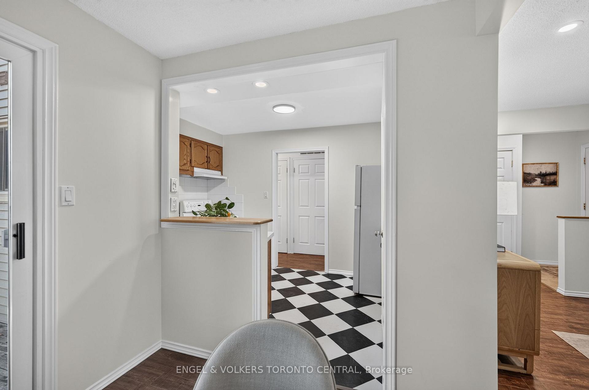 Photo 15 of 31 Mulberry Lane, Waterloo, Maple Hills — HOMEH