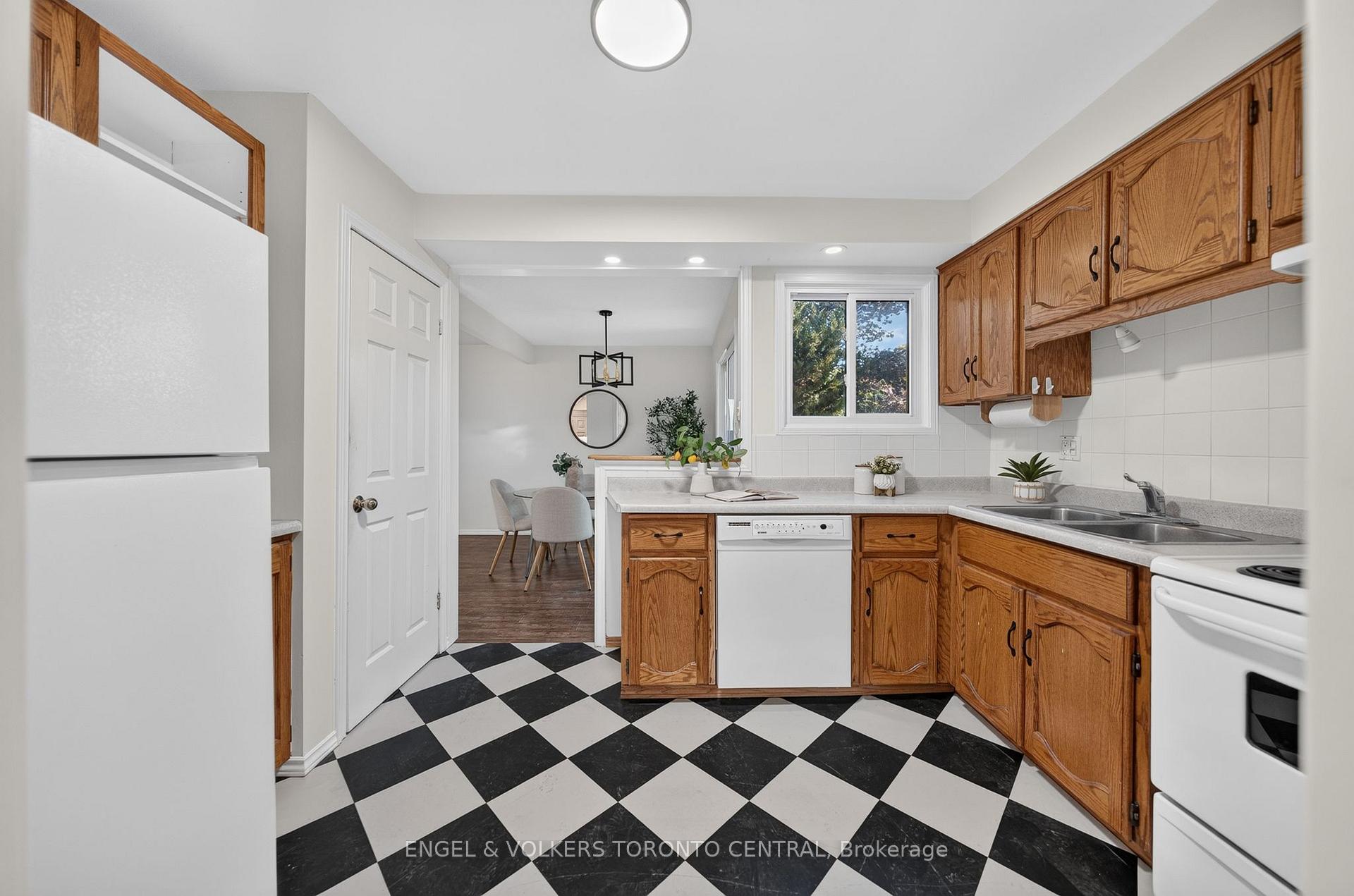 Photo 17 of 31 Mulberry Lane, Waterloo, Maple Hills — HOMEH