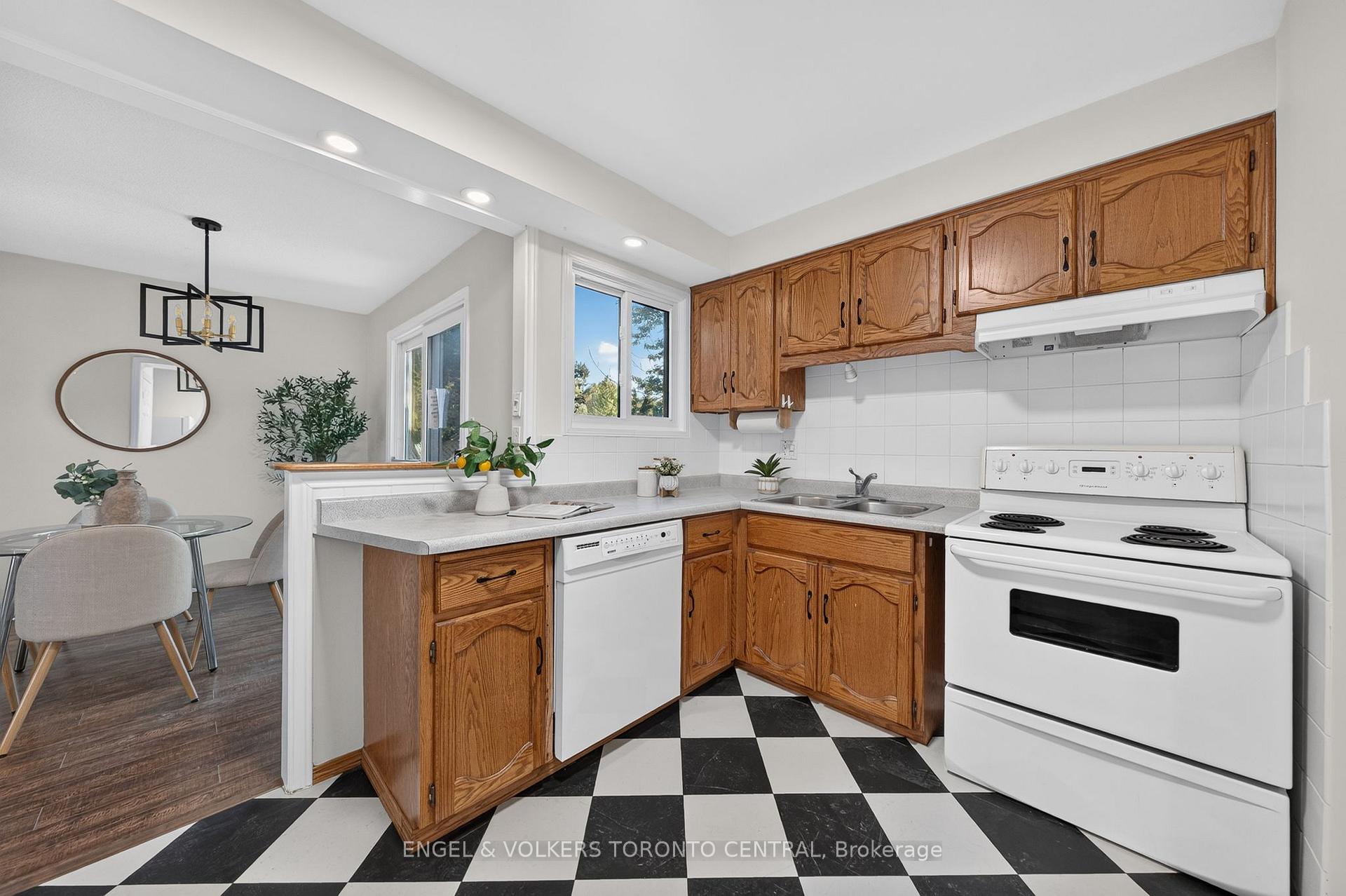 Photo 18 of 31 Mulberry Lane, Waterloo, Maple Hills — HOMEH