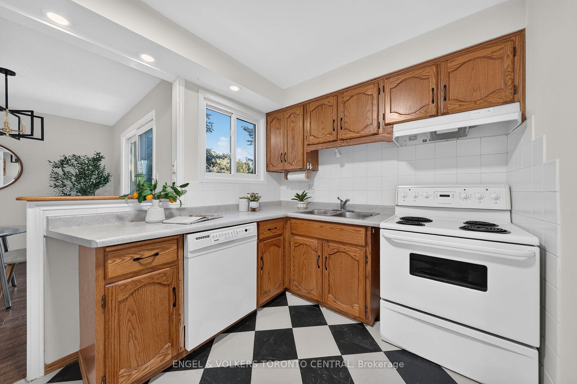Photo 19 of 31 Mulberry Lane, Waterloo, Maple Hills — HOMEH