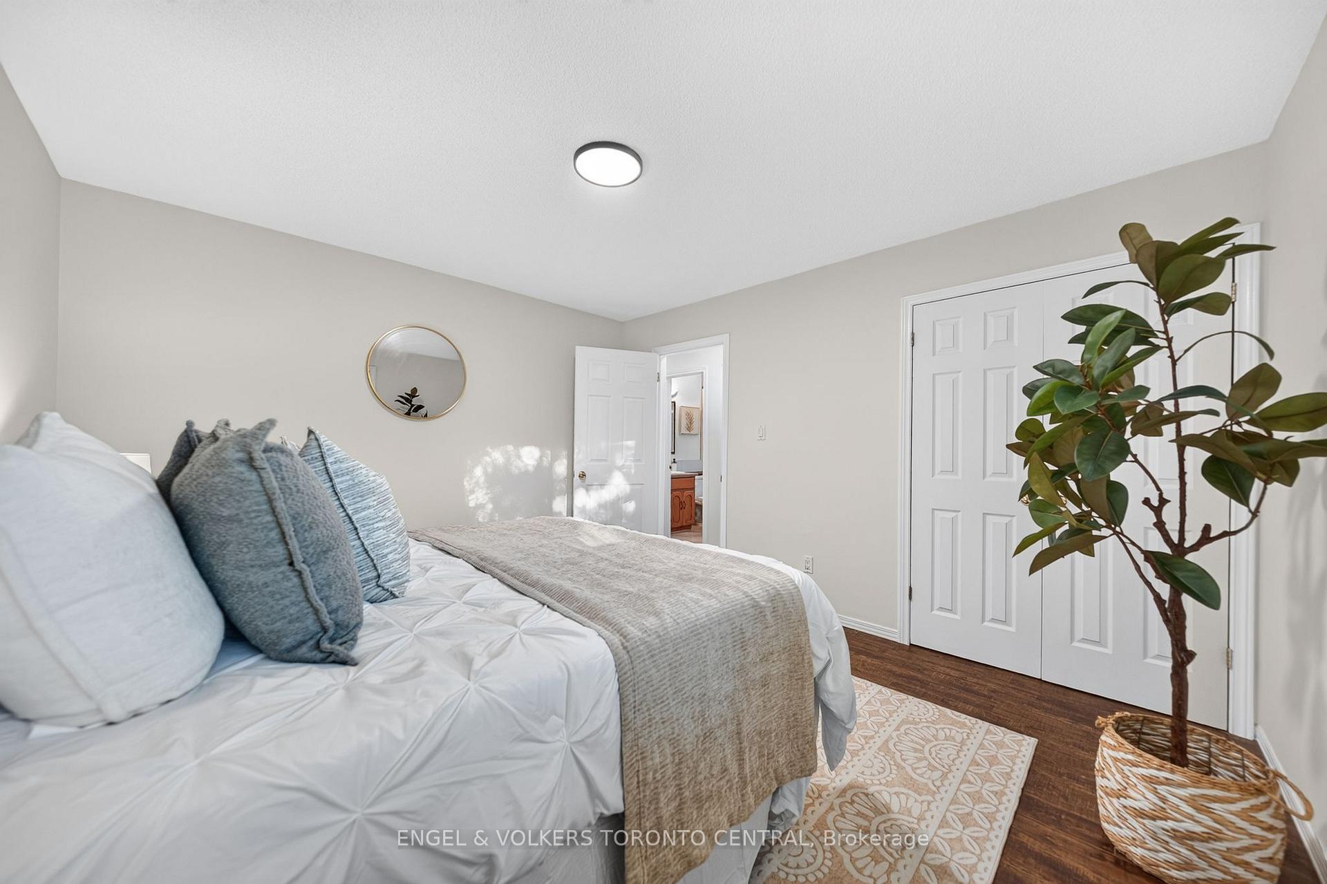 Photo 23 of 31 Mulberry Lane, Waterloo, Maple Hills — HOMEH