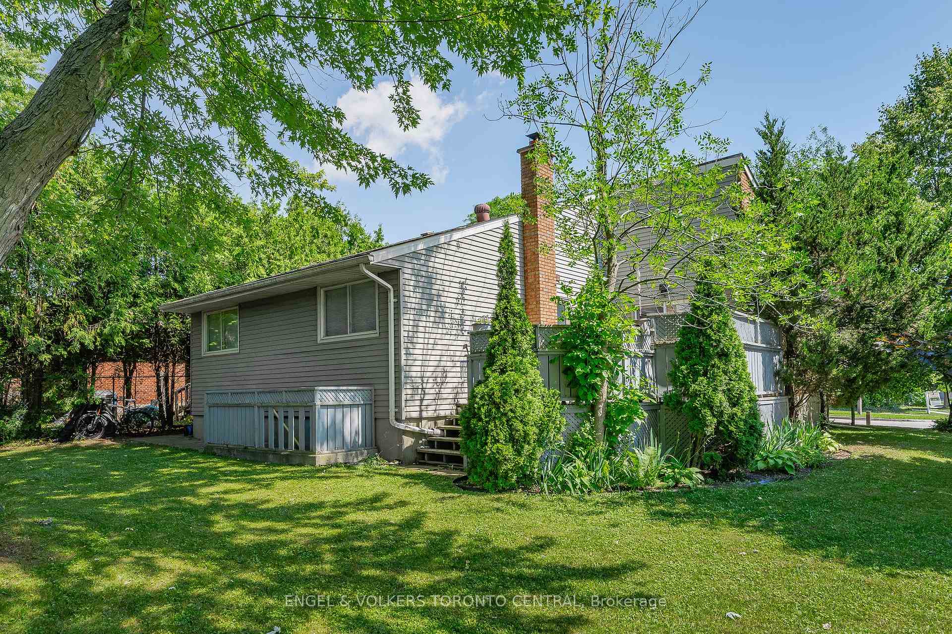 Photo 35 of 31 Mulberry Lane, Waterloo, Maple Hills — HOMEH