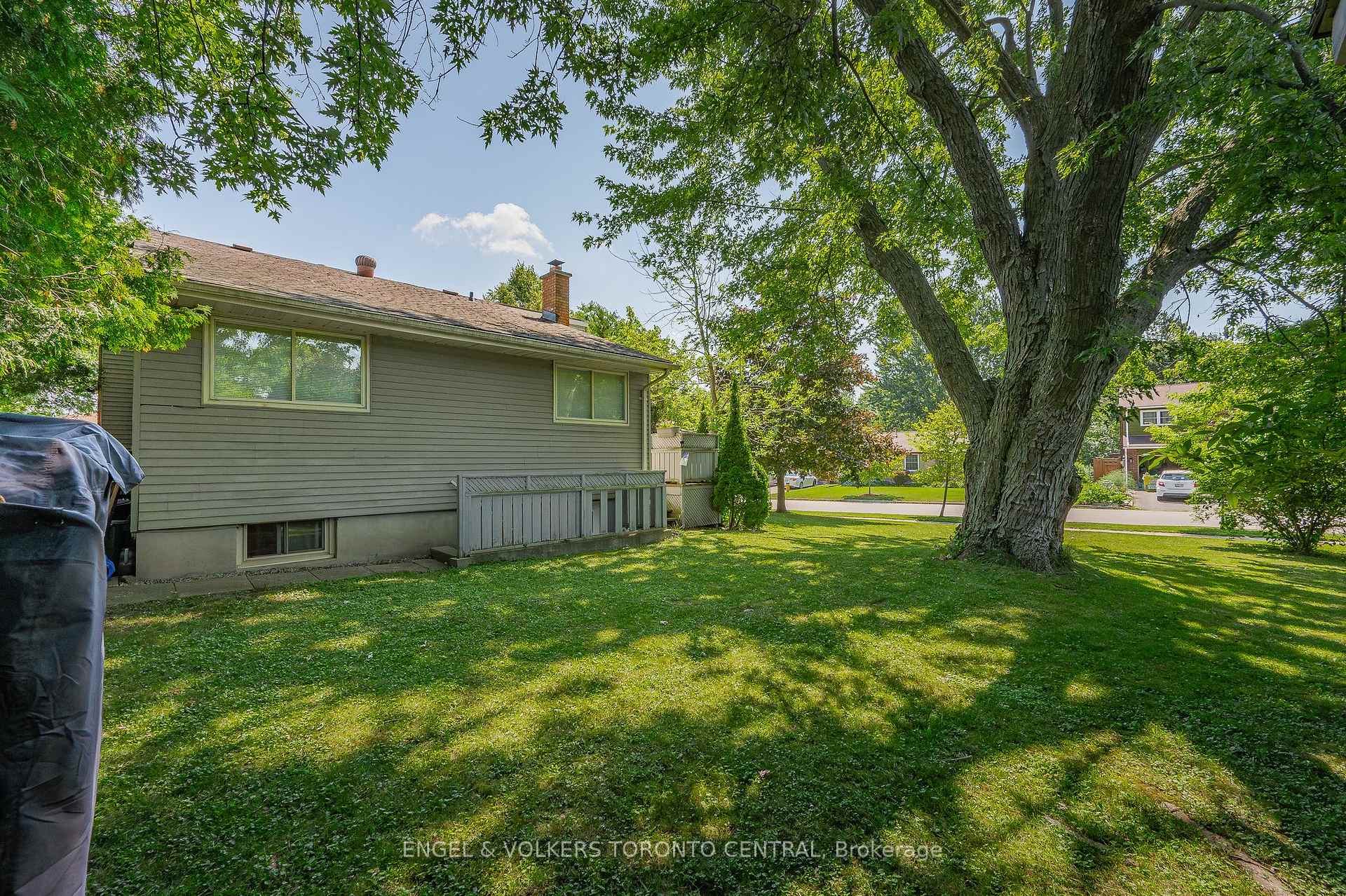 Photo 36 of 31 Mulberry Lane, Waterloo, Maple Hills — HOMEH