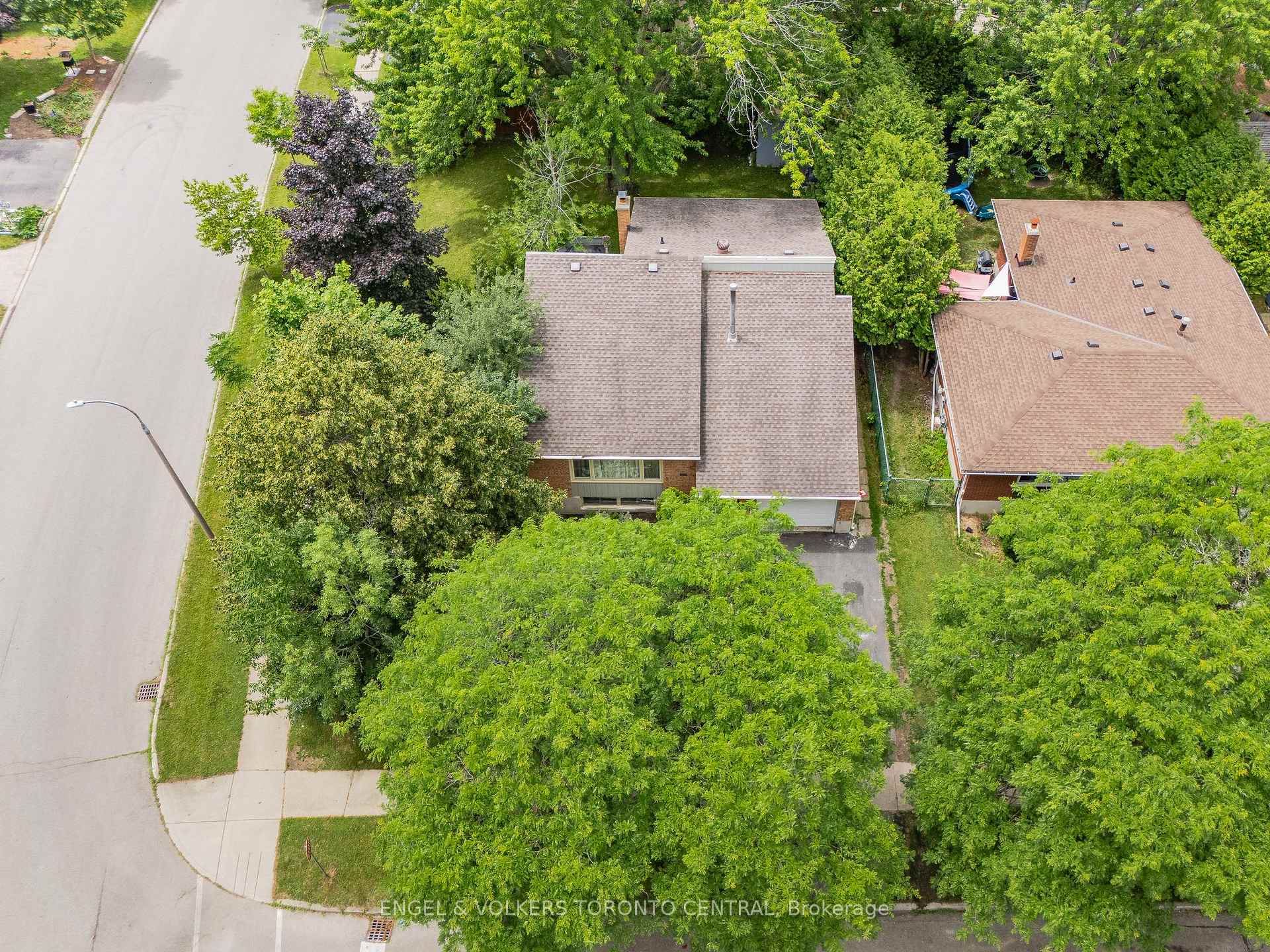 Photo 41 of 31 Mulberry Lane, Waterloo, Maple Hills — HOMEH