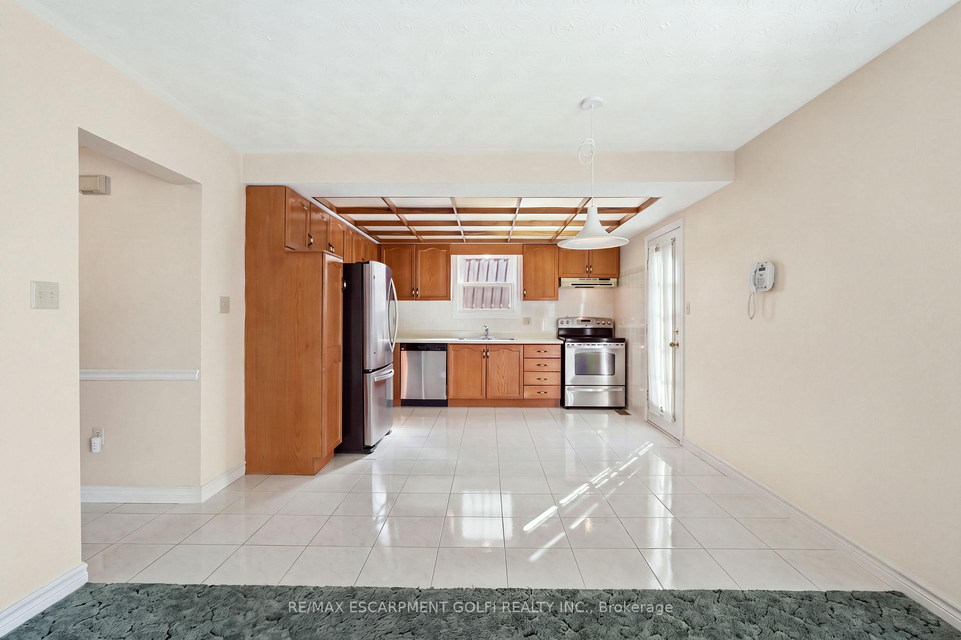 Photo 12 of 106 Como Place, Hamilton, Ryckmans — HOMEH