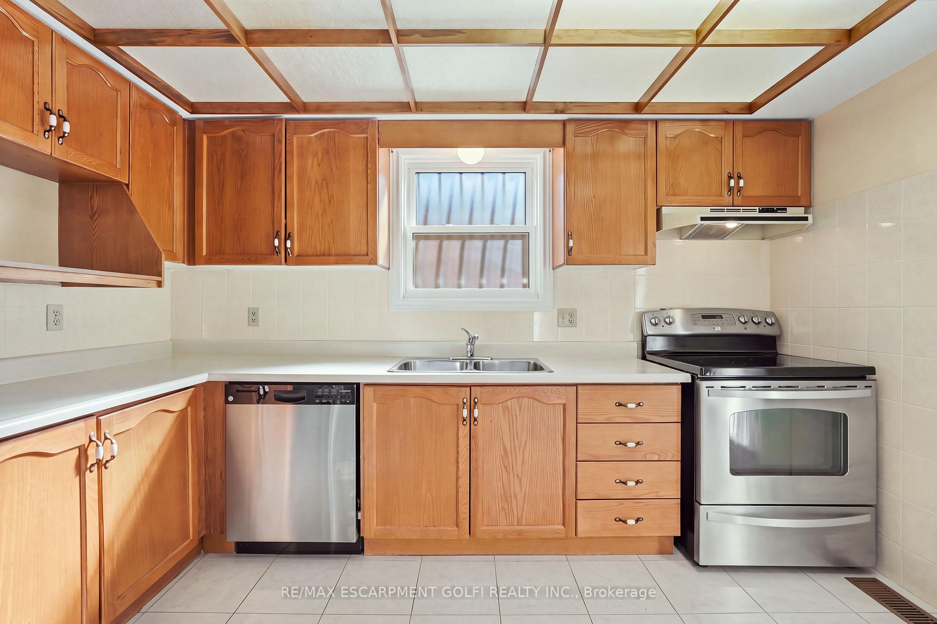 Photo 13 of 106 Como Place, Hamilton, Ryckmans — HOMEH