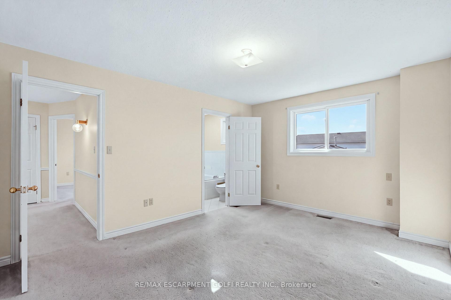 Photo 18 of 106 Como Place, Hamilton, Ryckmans — HOMEH
