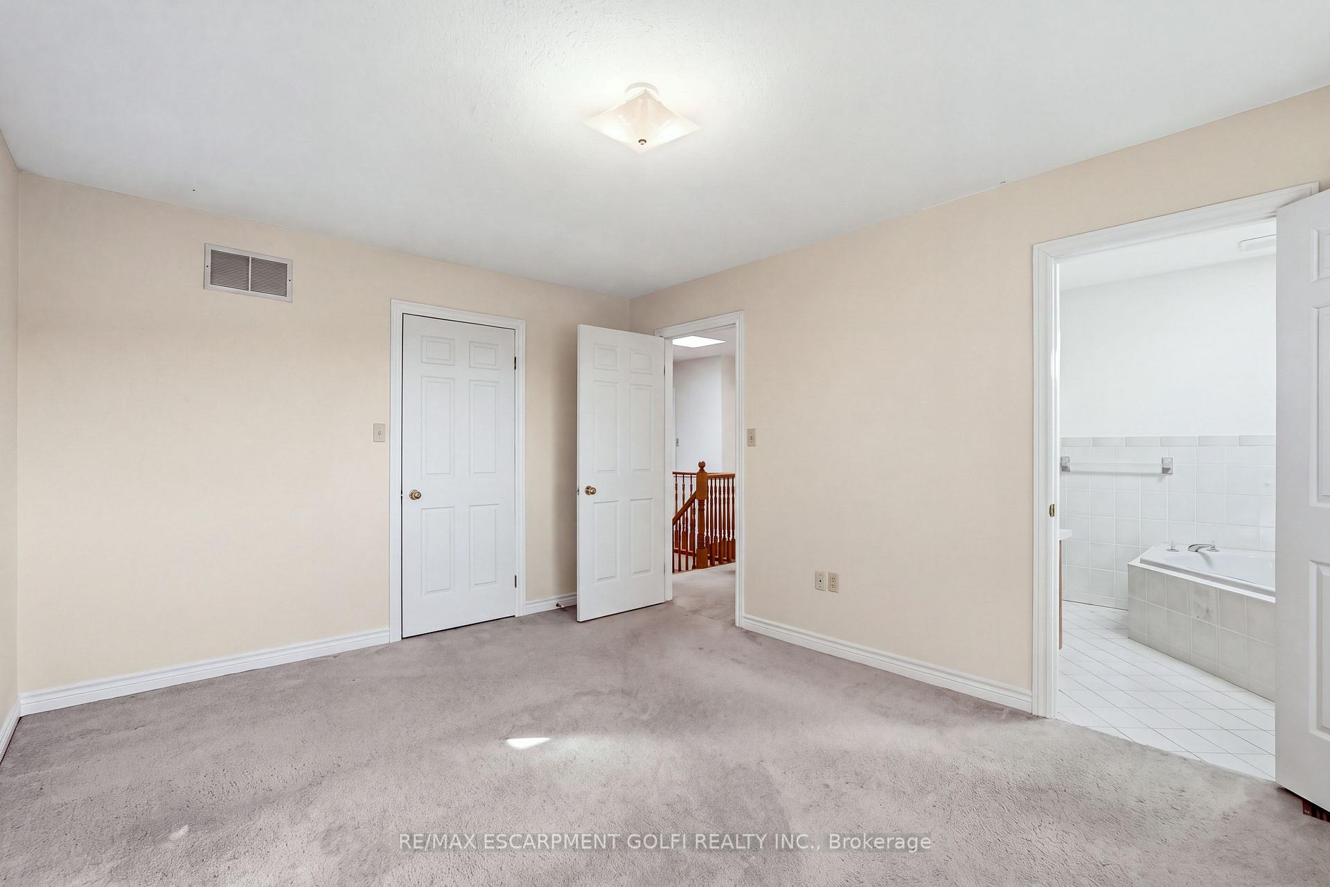 Photo 19 of 106 Como Place, Hamilton, Ryckmans — HOMEH