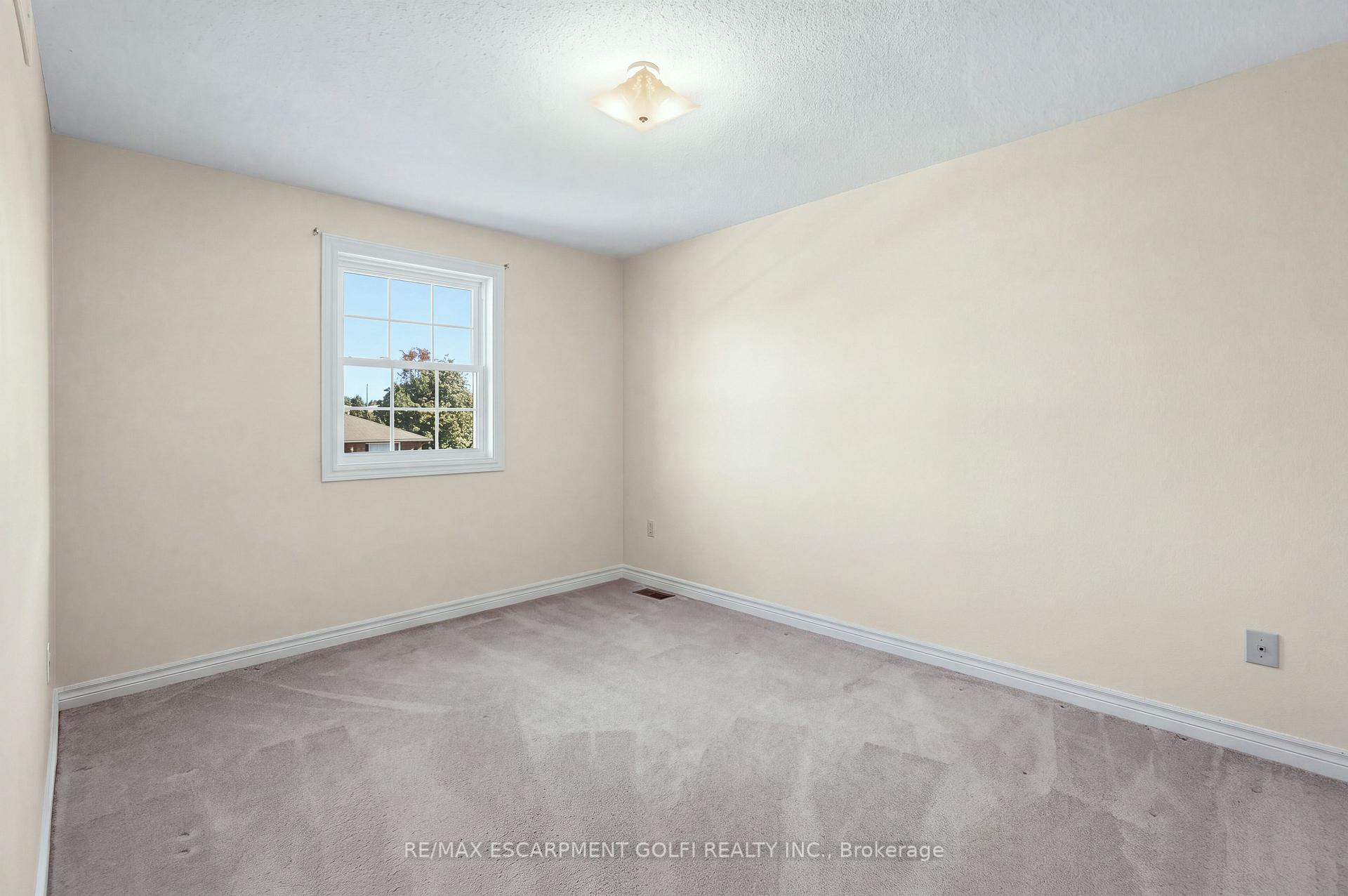 Photo 25 of 106 Como Place, Hamilton, Ryckmans — HOMEH