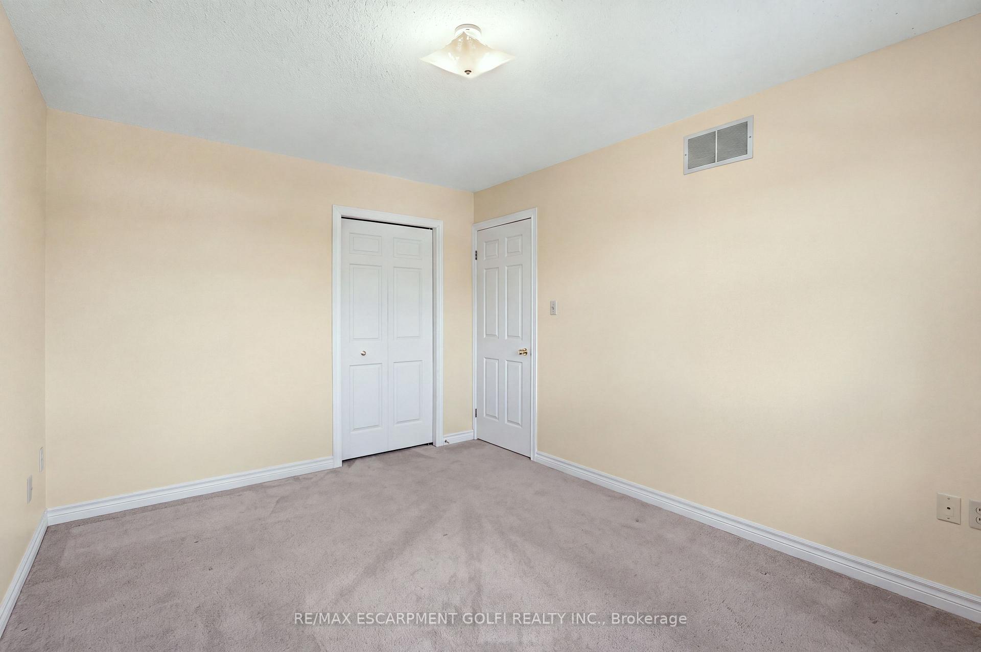 Photo 26 of 106 Como Place, Hamilton, Ryckmans — HOMEH