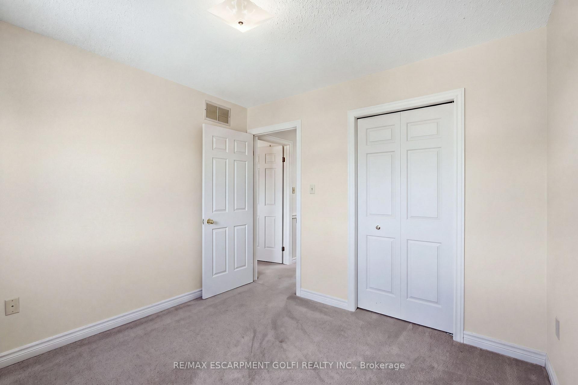 Photo 28 of 106 Como Place, Hamilton, Ryckmans — HOMEH