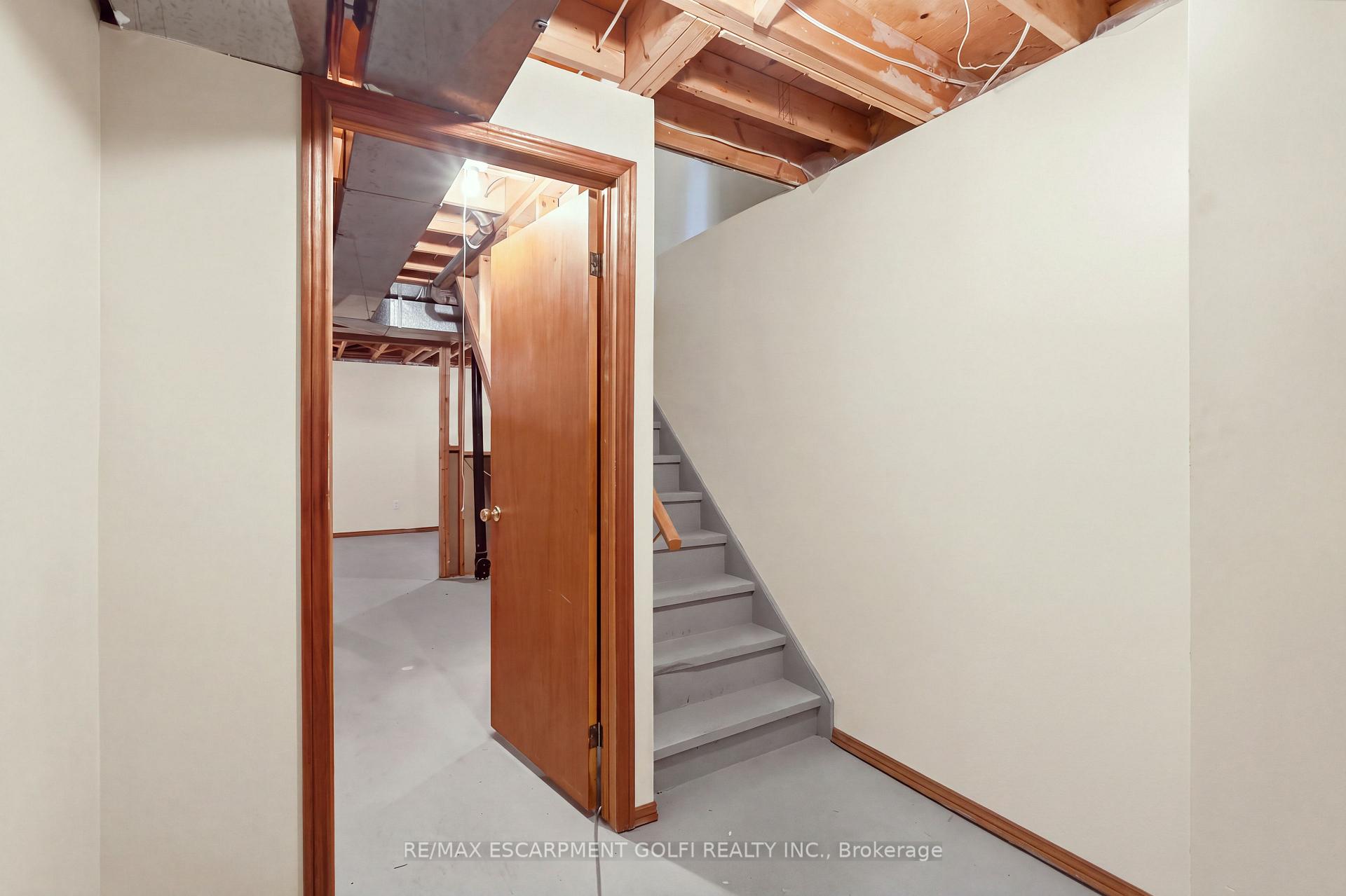 Photo 29 of 106 Como Place, Hamilton, Ryckmans — HOMEH