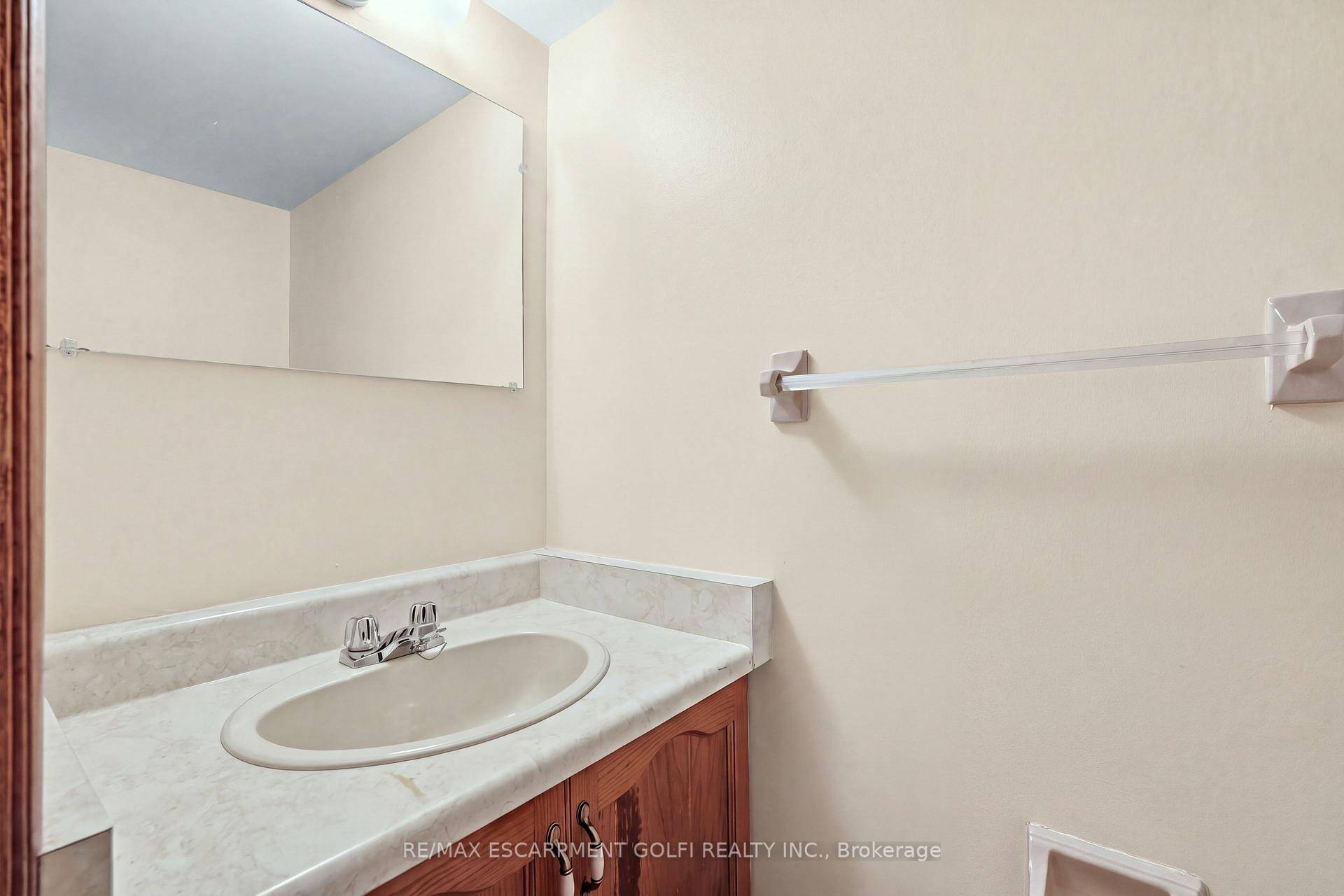 Photo 32 of 106 Como Place, Hamilton, Ryckmans — HOMEH