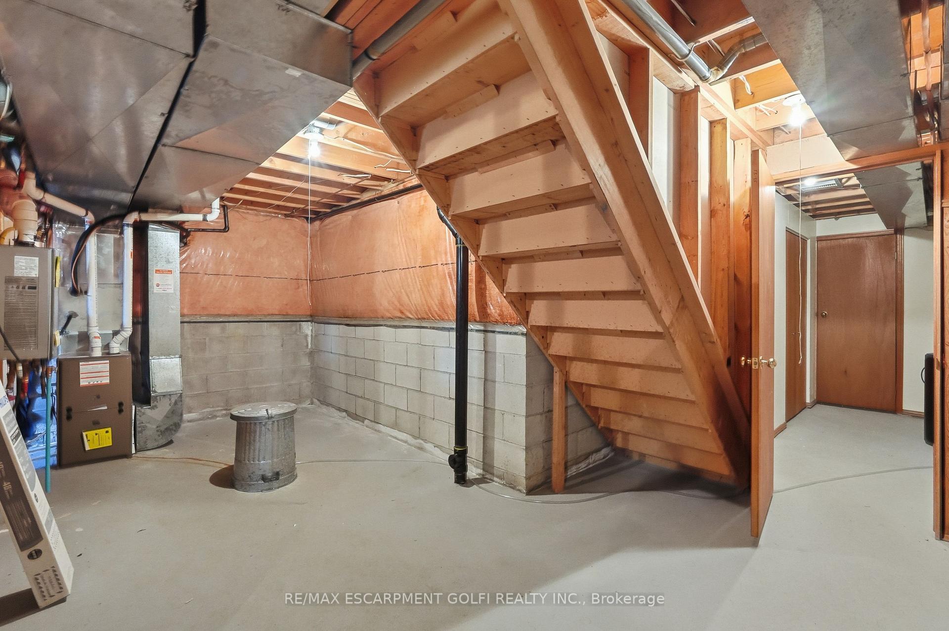 Photo 33 of 106 Como Place, Hamilton, Ryckmans — HOMEH