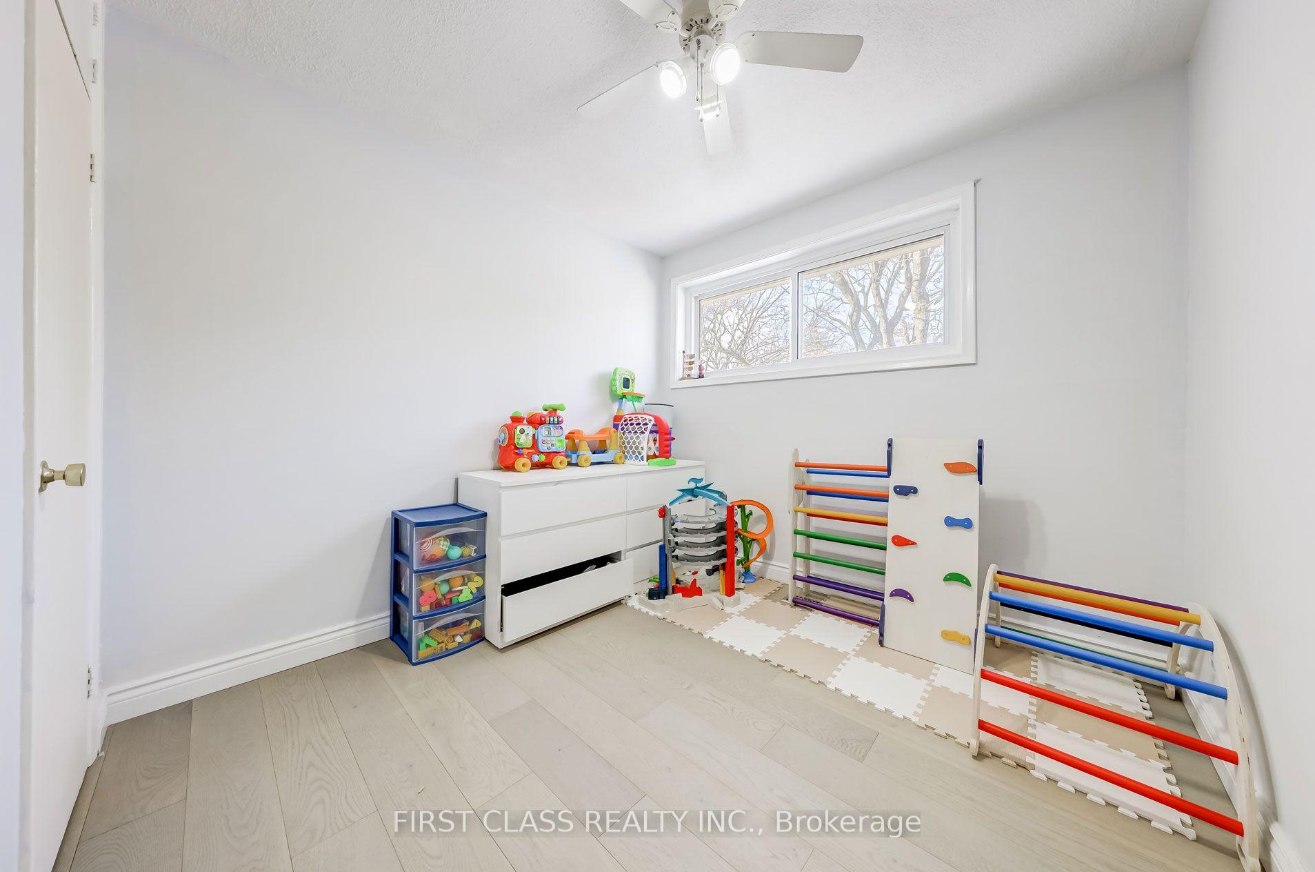 Photo 8 of 39 Seaton Drive, Aurora, Aurora Highlands — HOMEH