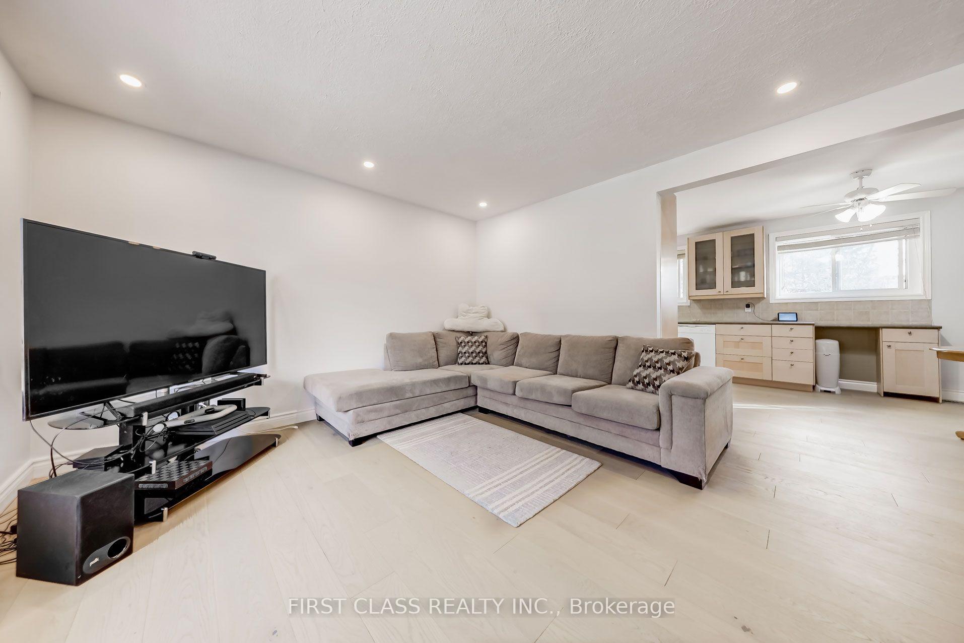 Photo 10 of 39 Seaton Drive, Aurora, Aurora Highlands — HOMEH