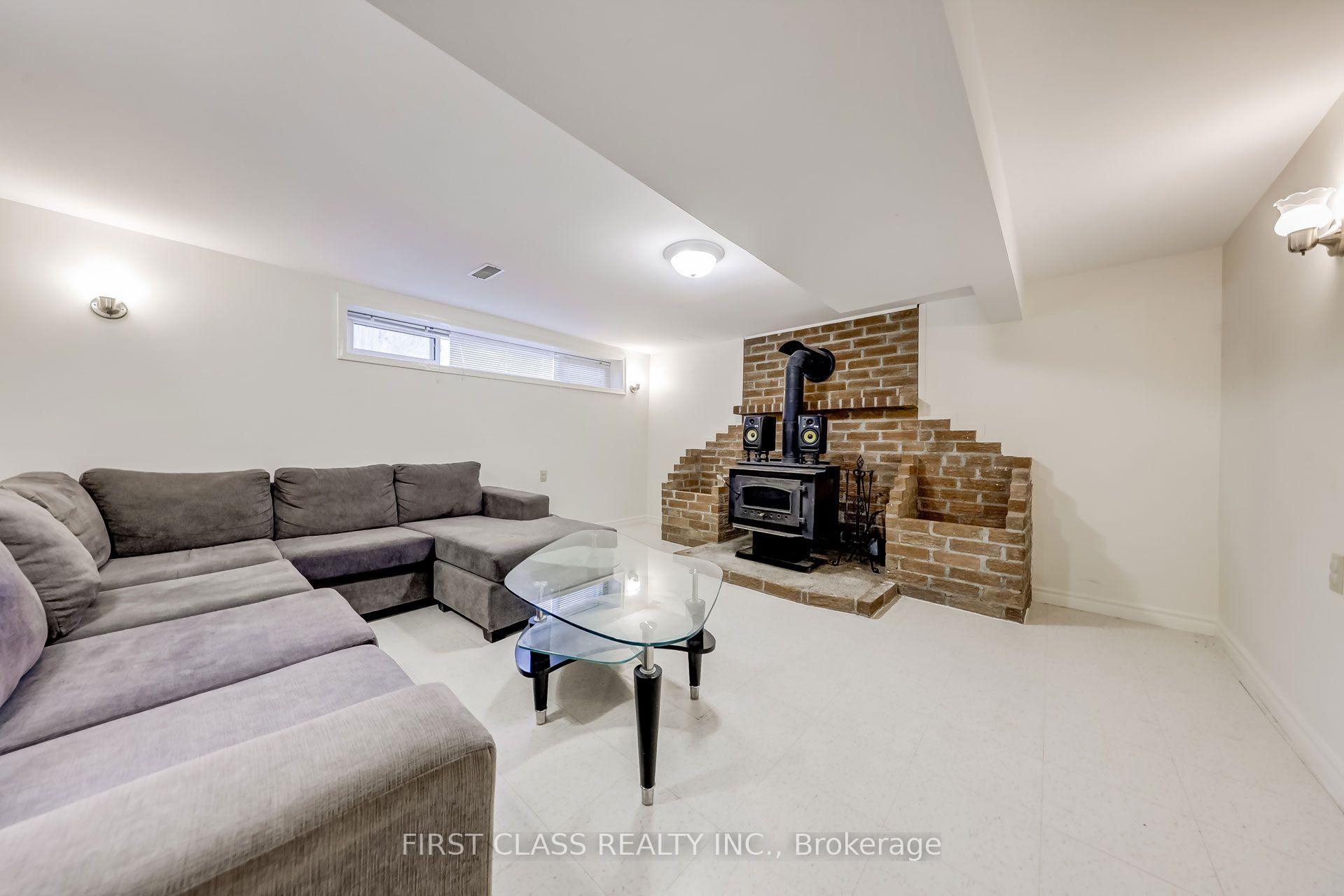 Photo 11 of 39 Seaton Drive, Aurora, Aurora Highlands — HOMEH
