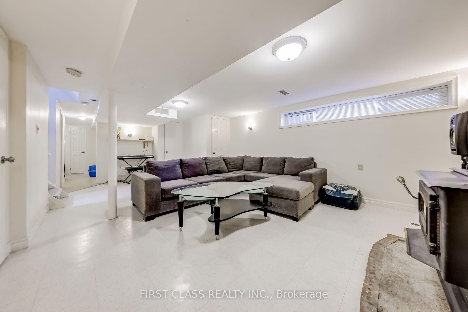 Photo 12 of 39 Seaton Drive, Aurora, Aurora Highlands — HOMEH
