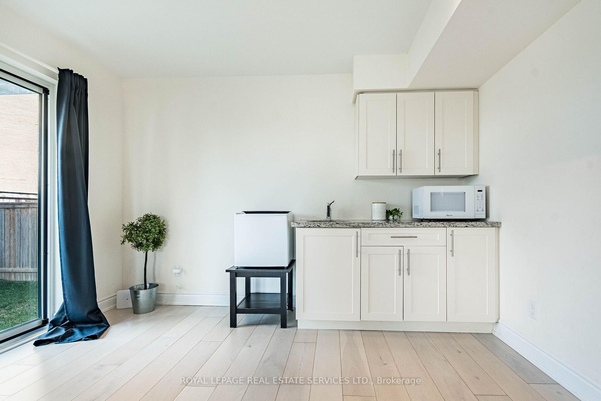 Photo 33 of 82 Pony Farm Drive, Etobicoke, Willowridge-Martingrove-Richview — HOMEH