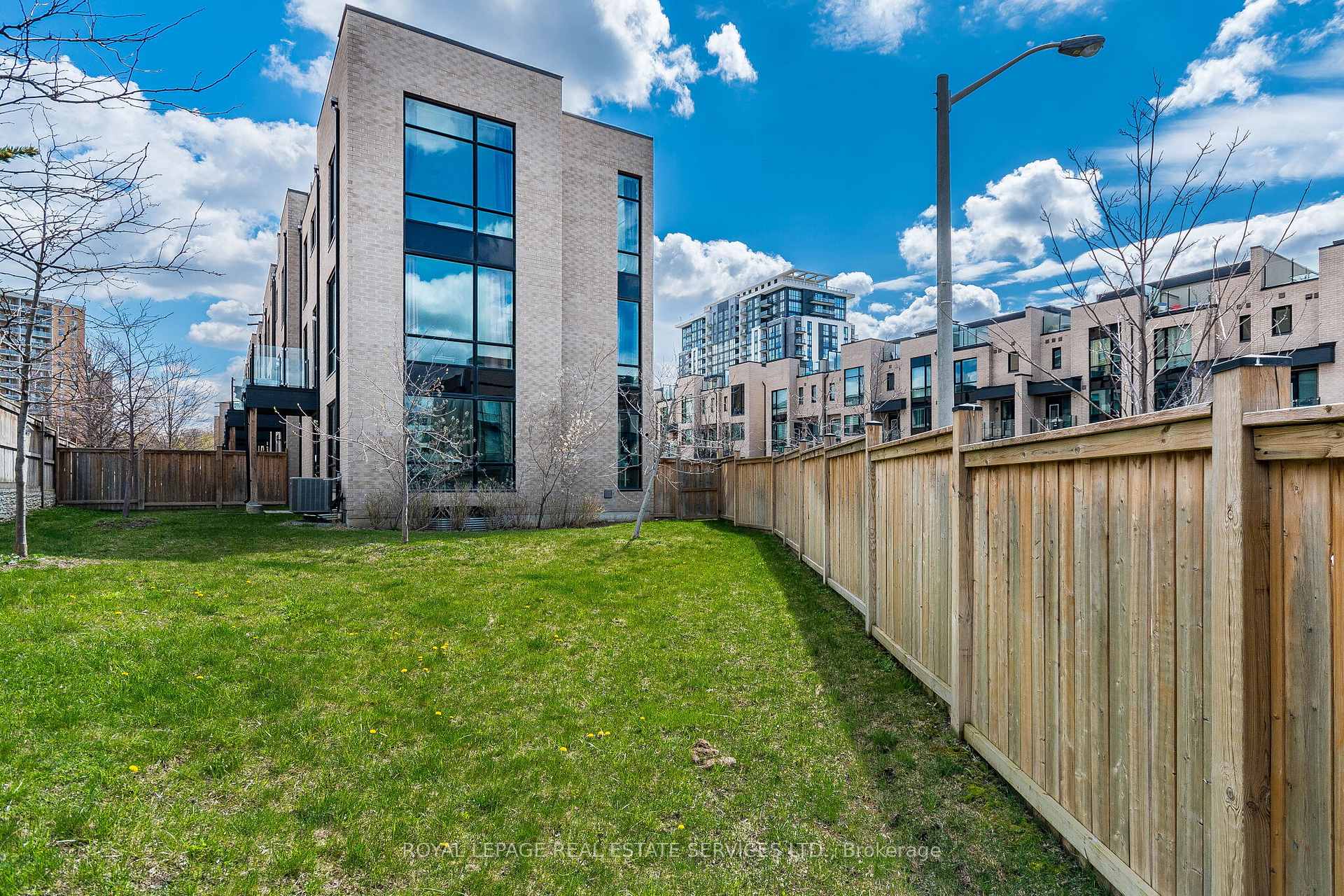 Photo 40 of 82 Pony Farm Drive, Etobicoke, Willowridge-Martingrove-Richview — HOMEH