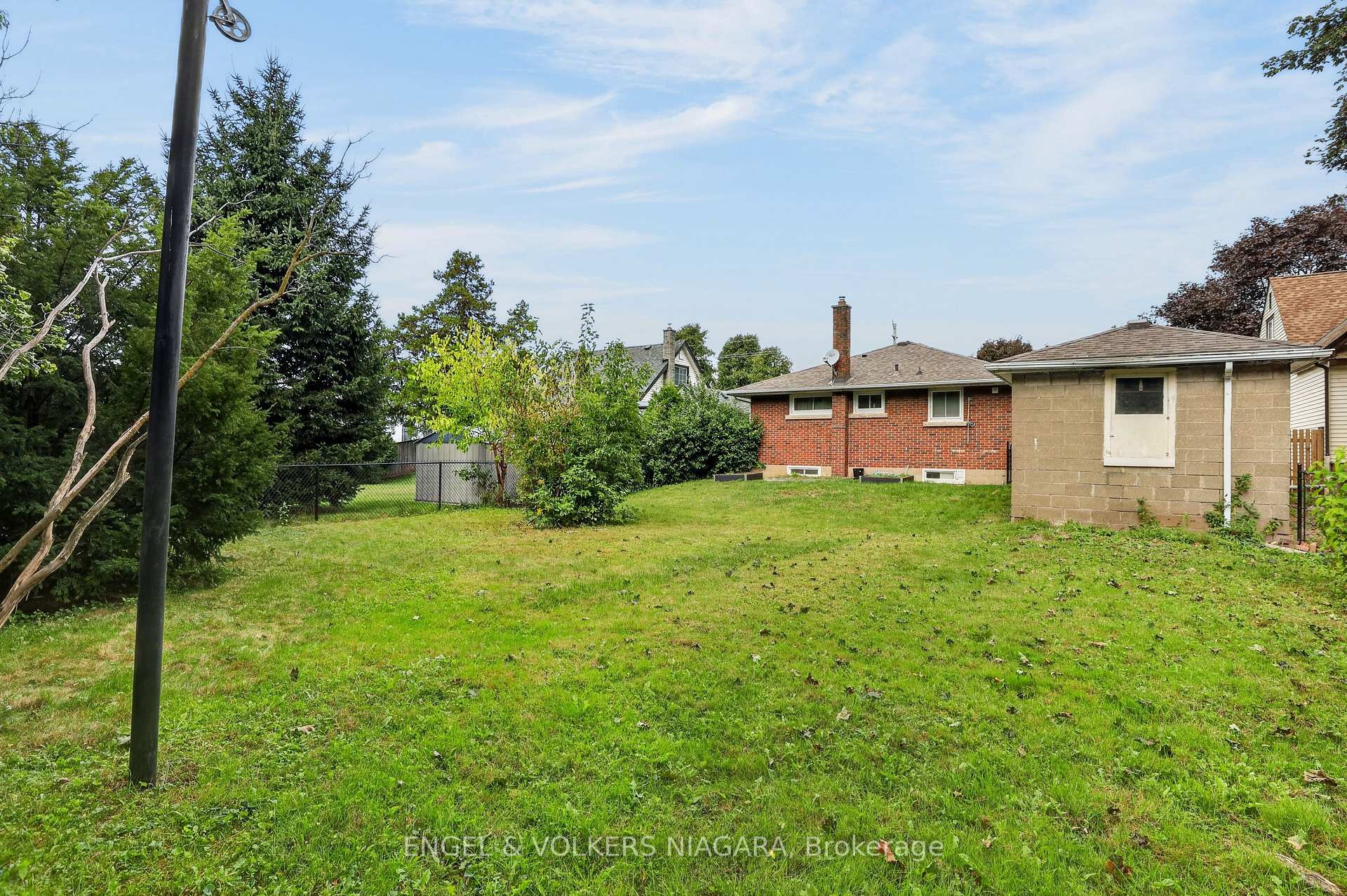 Photo 3 of 6534 Riall Street, Niagara Falls, Stamford — HOMEH