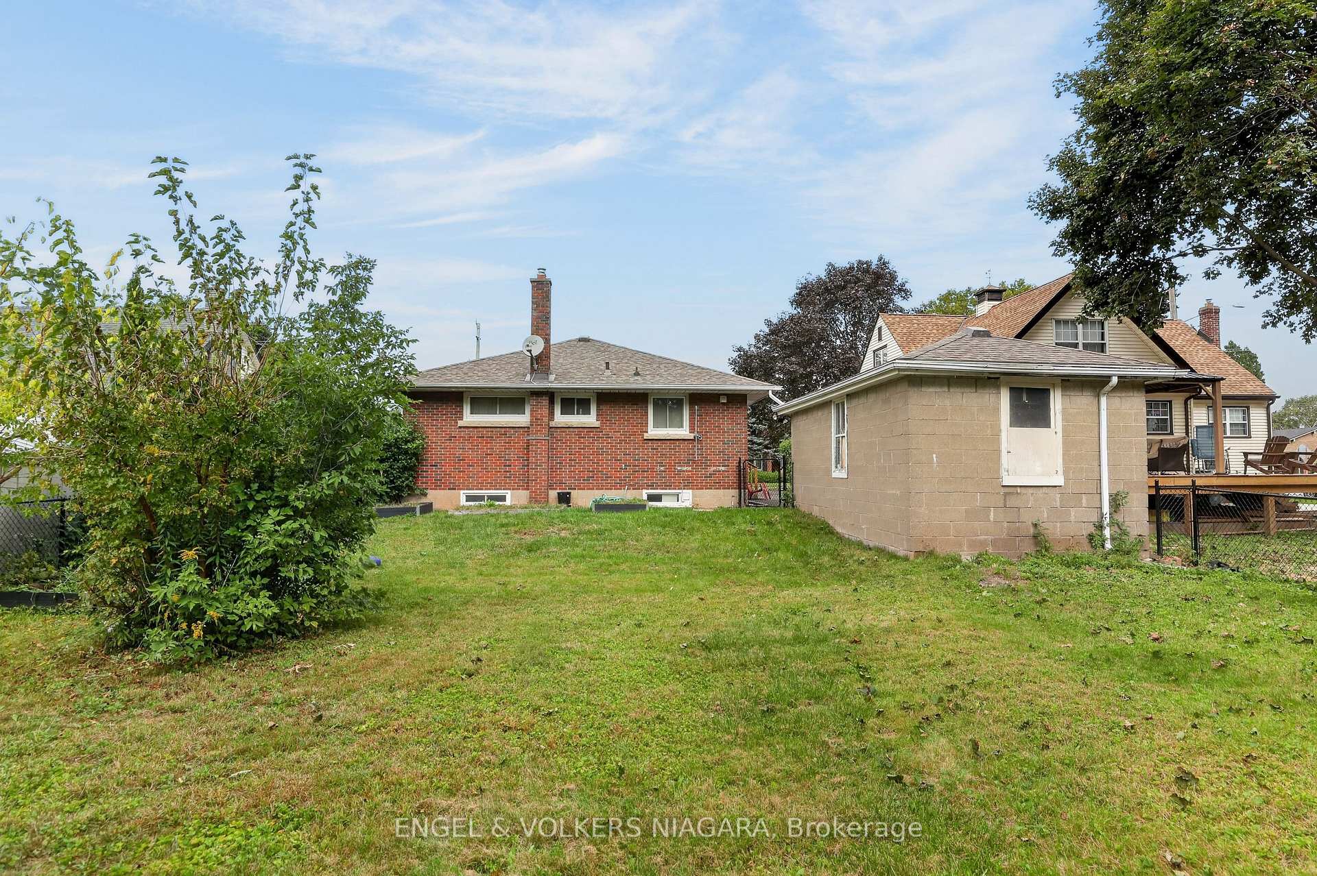 Photo 4 of 6534 Riall Street, Niagara Falls, Stamford — HOMEH