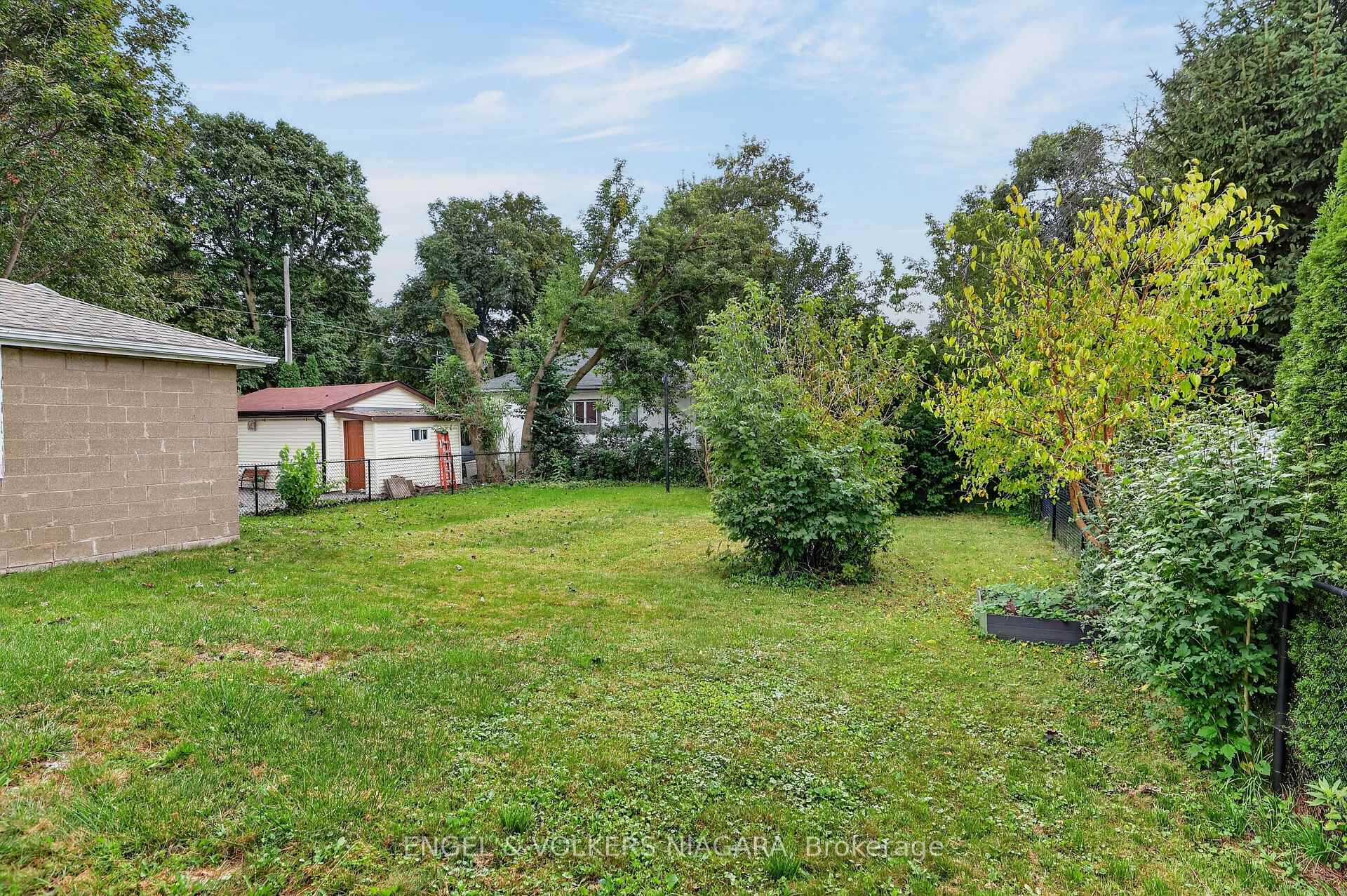 Photo 5 of 6534 Riall Street, Niagara Falls, Stamford — HOMEH