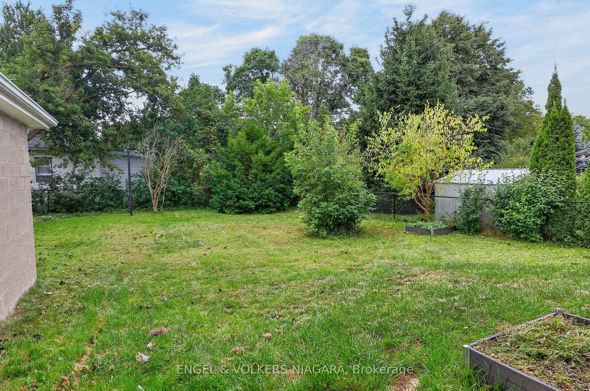 Photo 6 of 6534 Riall Street, Niagara Falls, Stamford — HOMEH