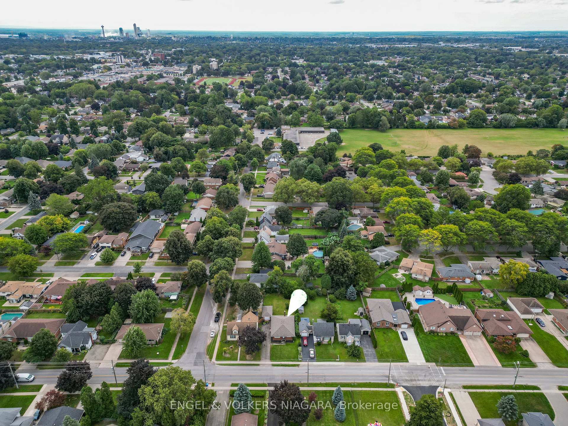 Photo 9 of 6534 Riall Street, Niagara Falls, Stamford — HOMEH