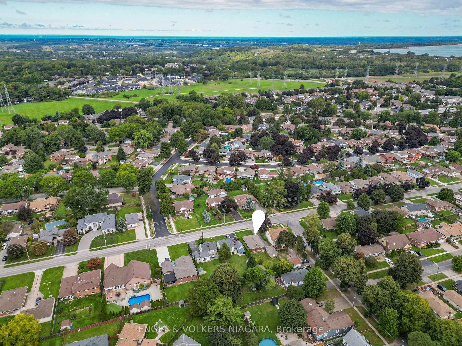 Photo 11 of 6534 Riall Street, Niagara Falls, Stamford — HOMEH
