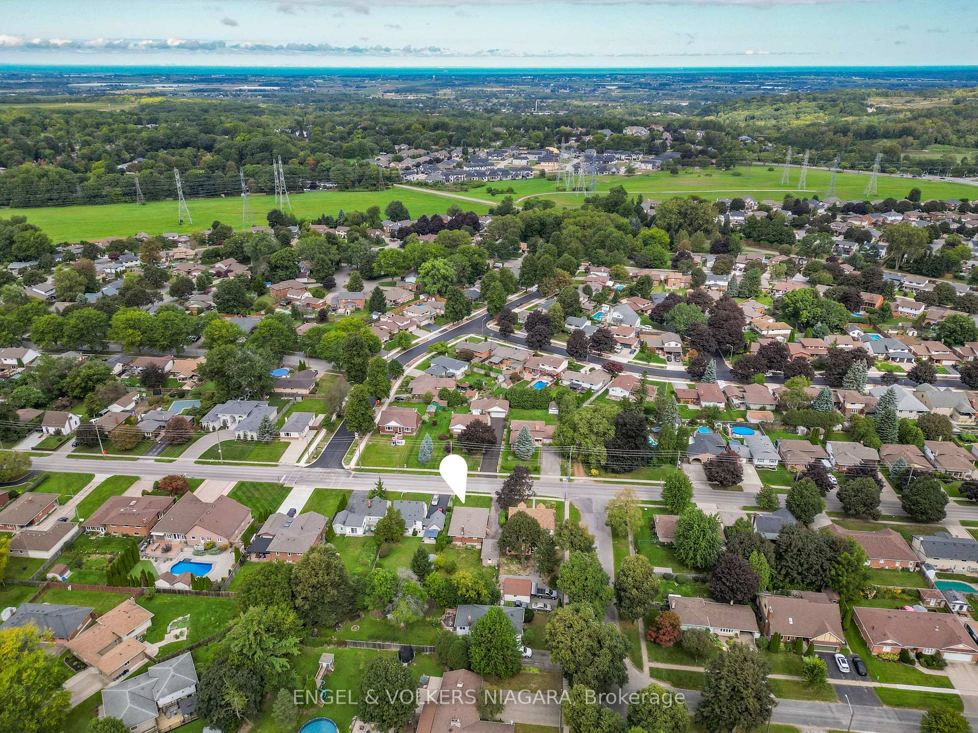 Photo 12 of 6534 Riall Street, Niagara Falls, Stamford — HOMEH