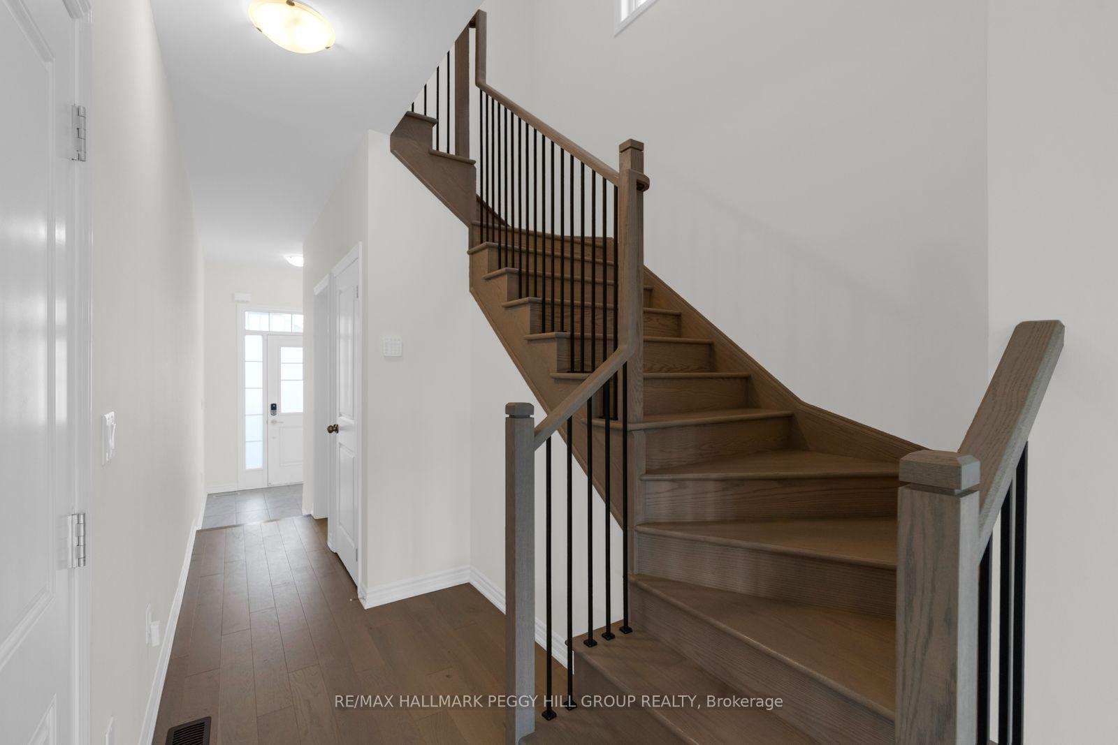 Photo 5 of 70 Phoenix Boulevard, Barrie, Rural Barrie Southeast — HOMEH