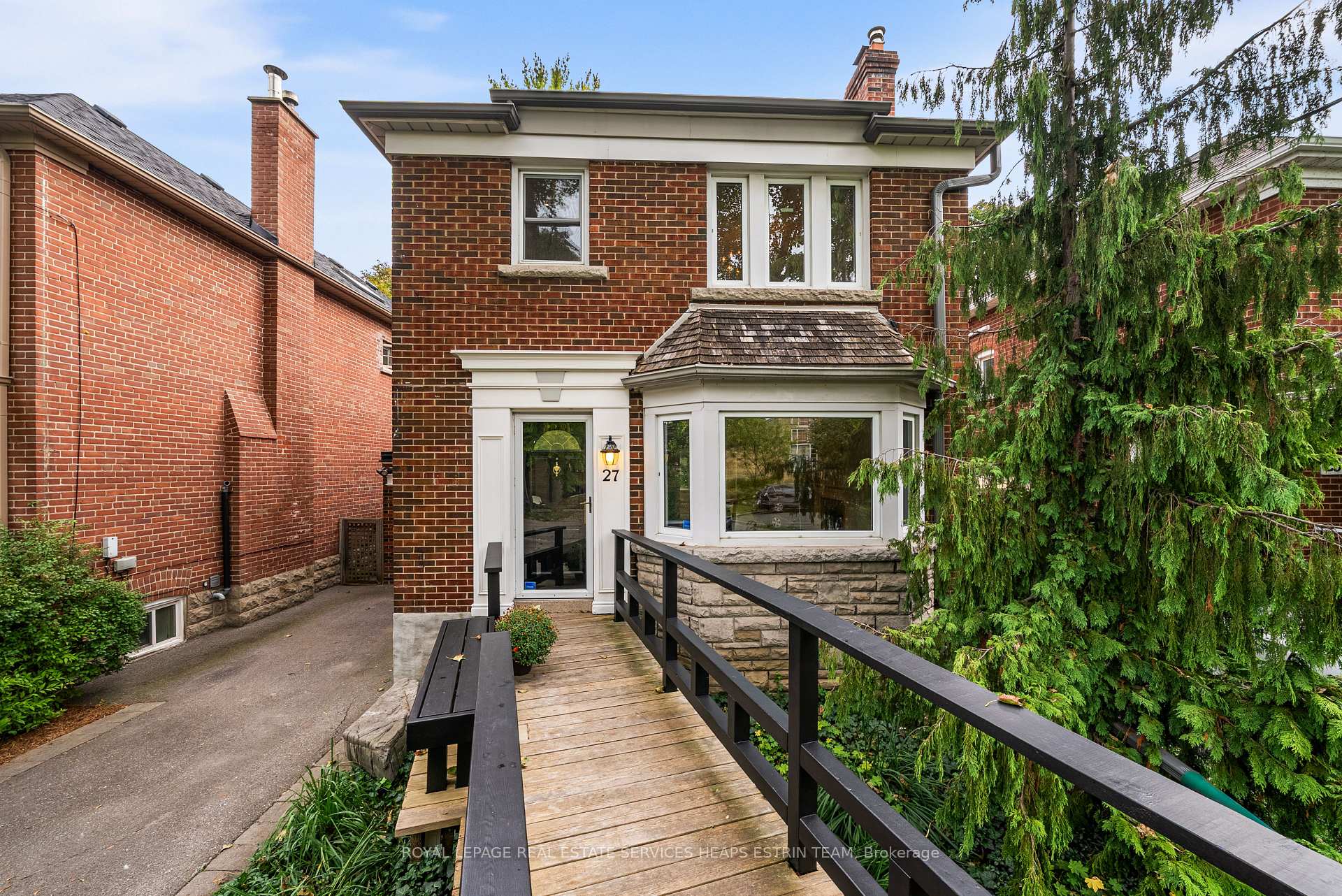 Photo 2 of 27 Berney Crescent, Toronto, Leaside — HOMEH