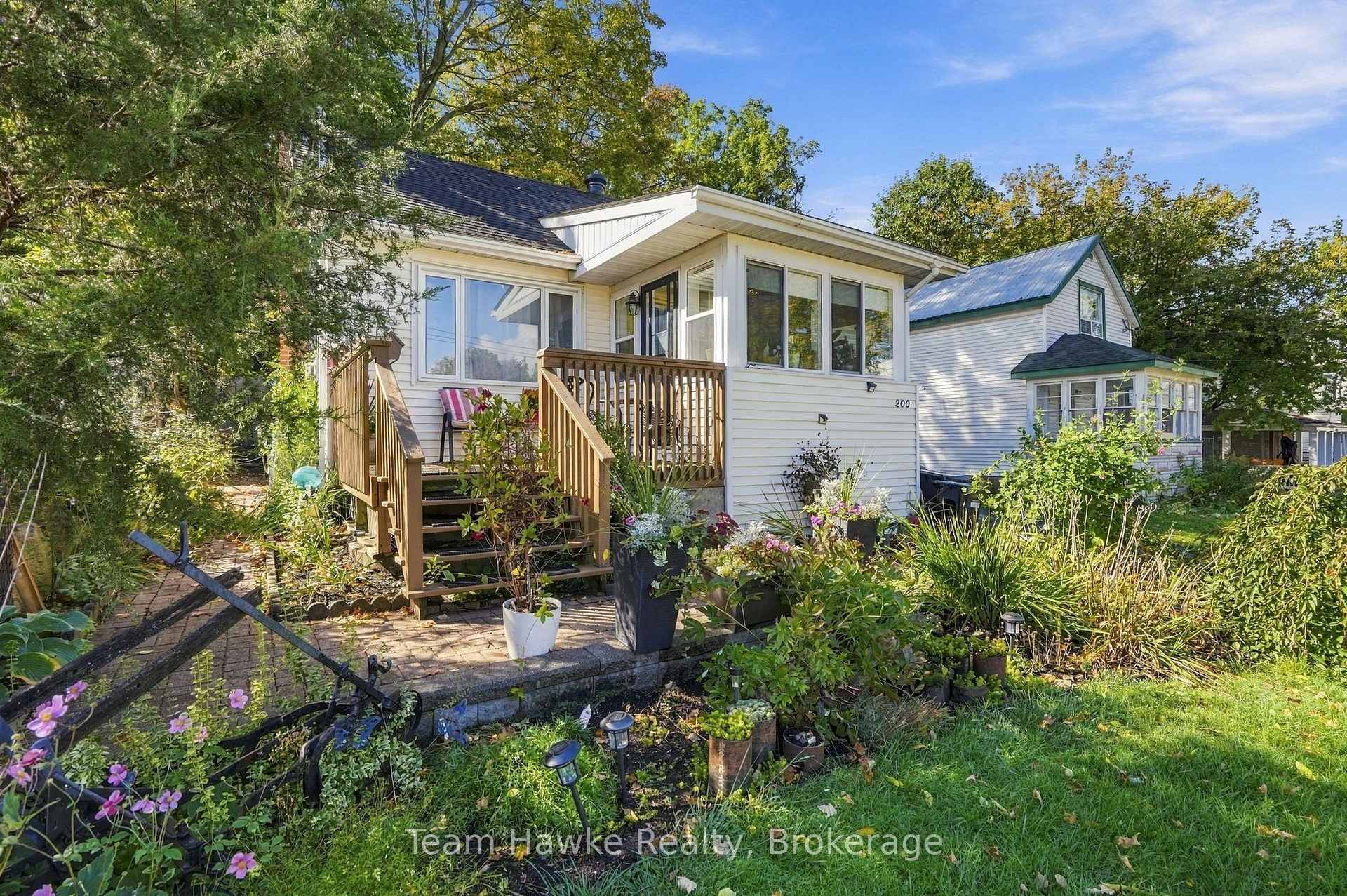 Photo 4 of 200 Fifth Street, Midland — HOMEH