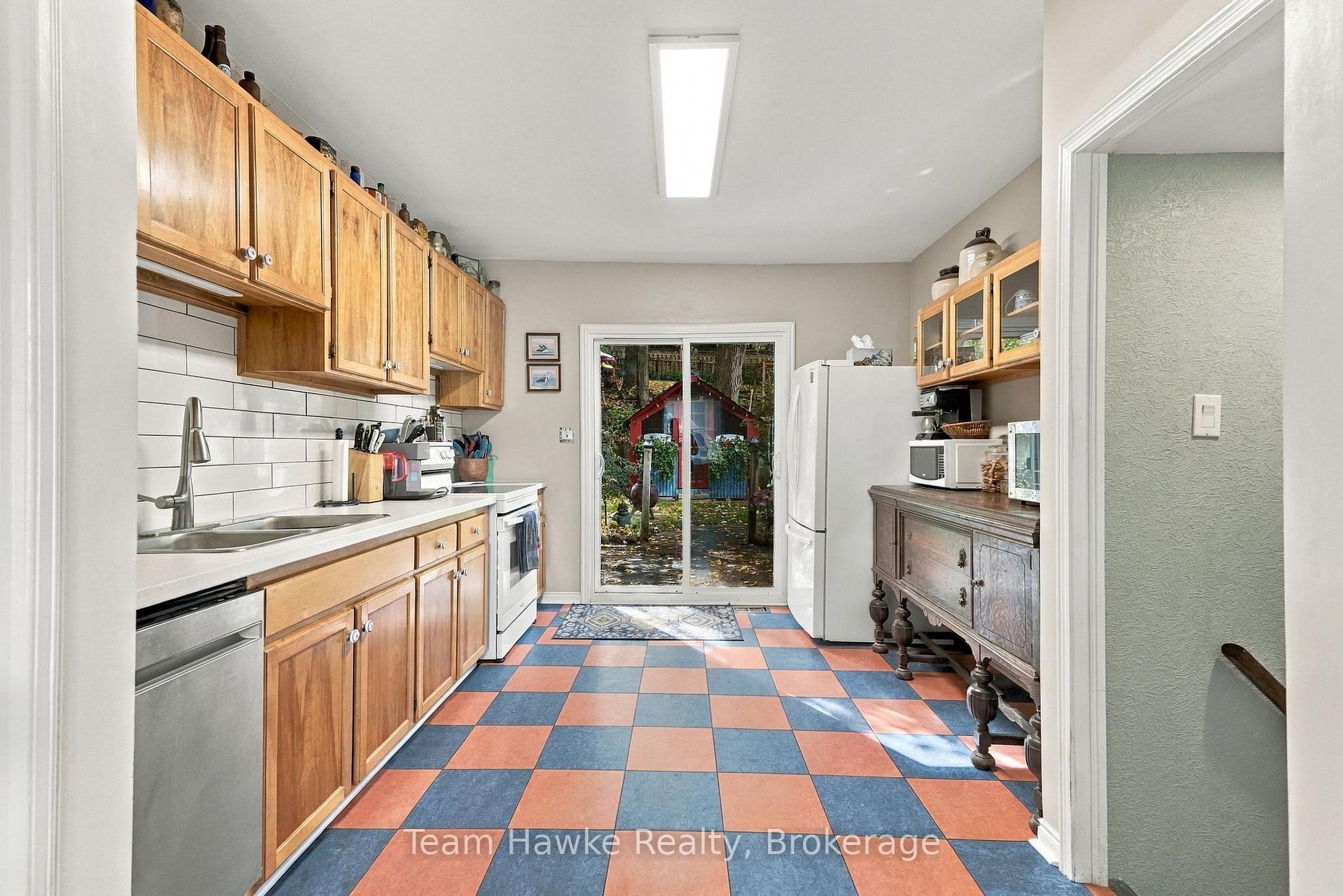 Photo 11 of 200 Fifth Street, Midland — HOMEH