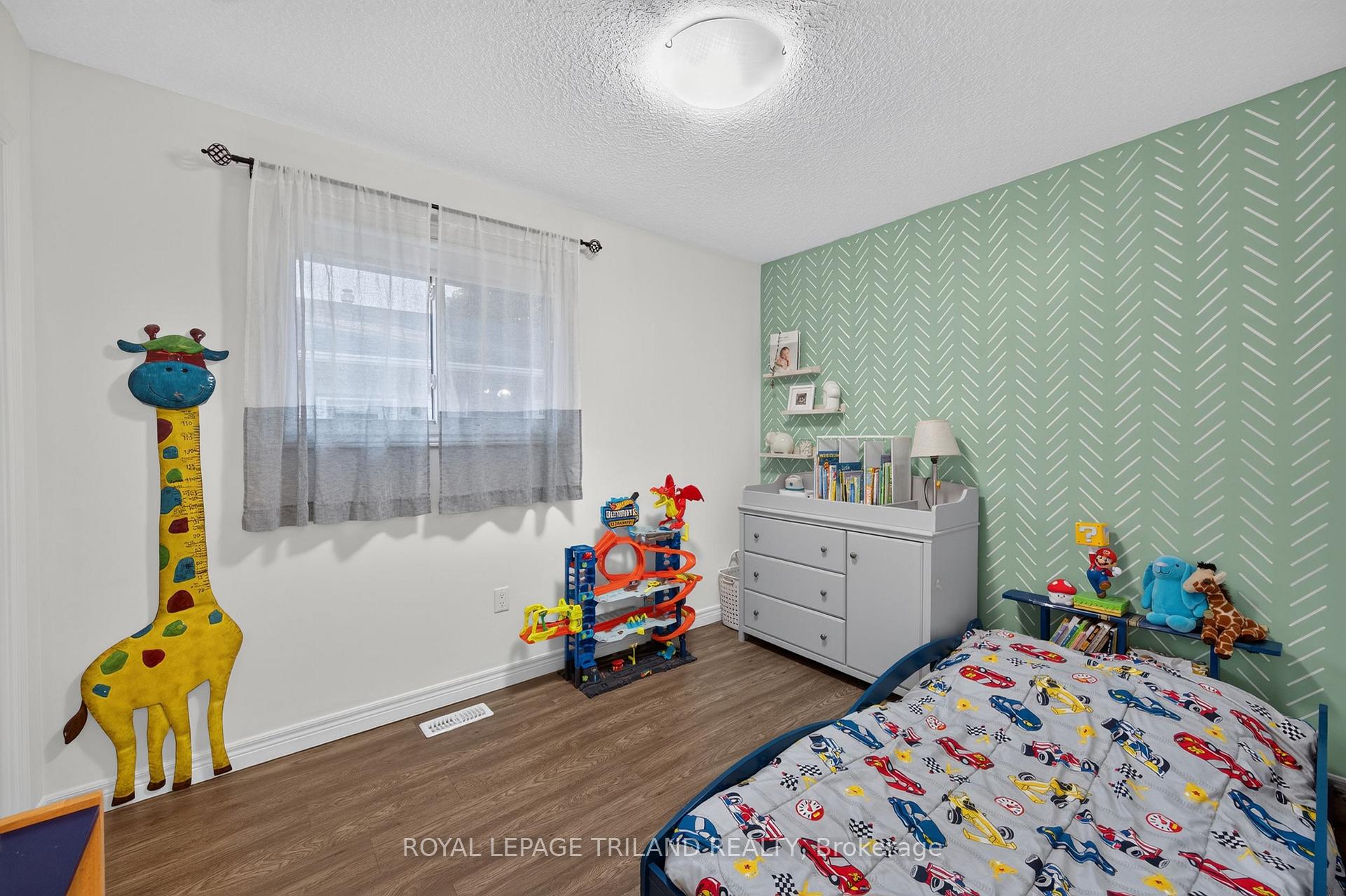 Photo 25 of 53 Stroud Crescent, London, South X — HOMEH