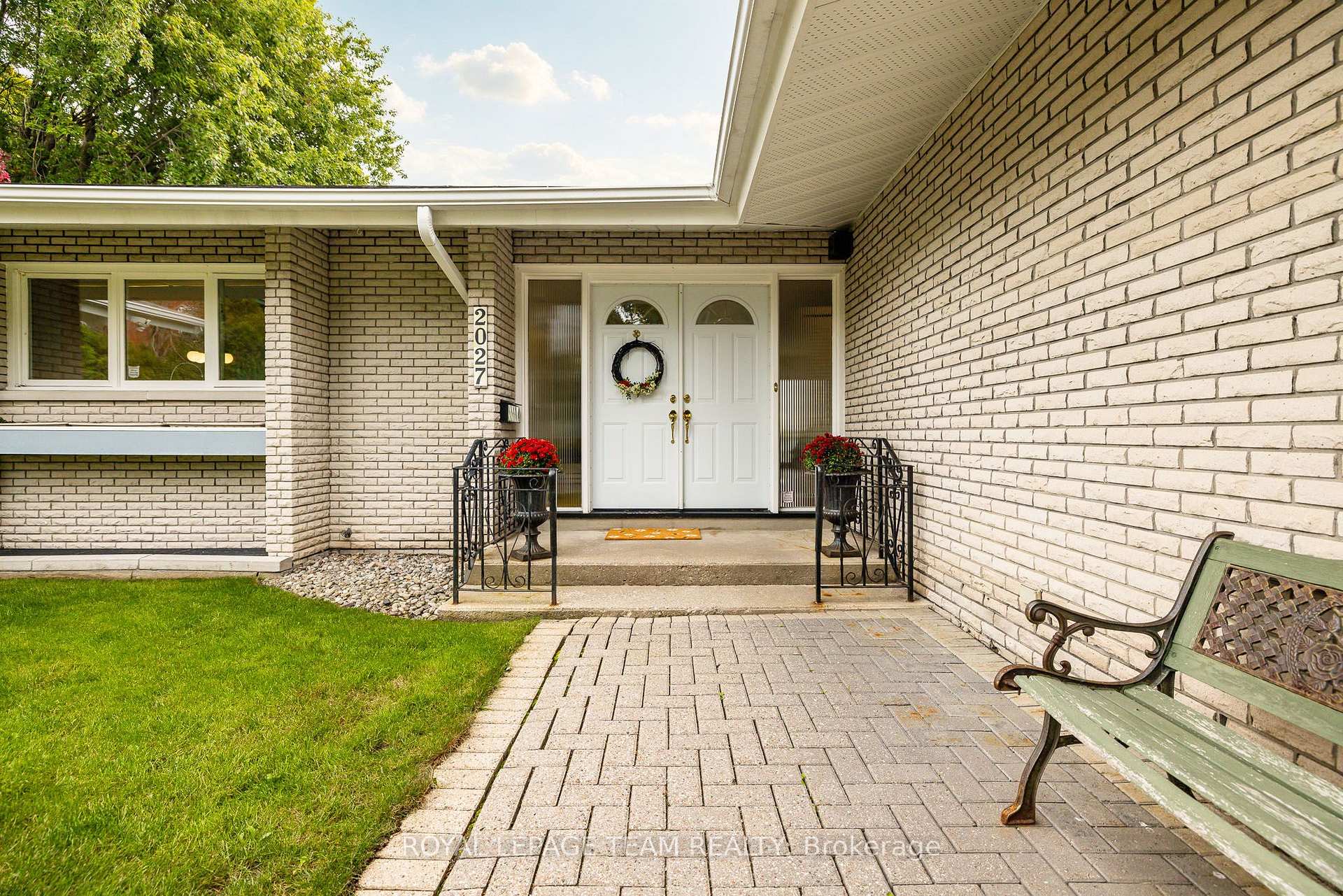 Photo 4 of 2027 Dundas Street, Edwardsburgh/Cardinal, Town of Cardinal — HOMEH