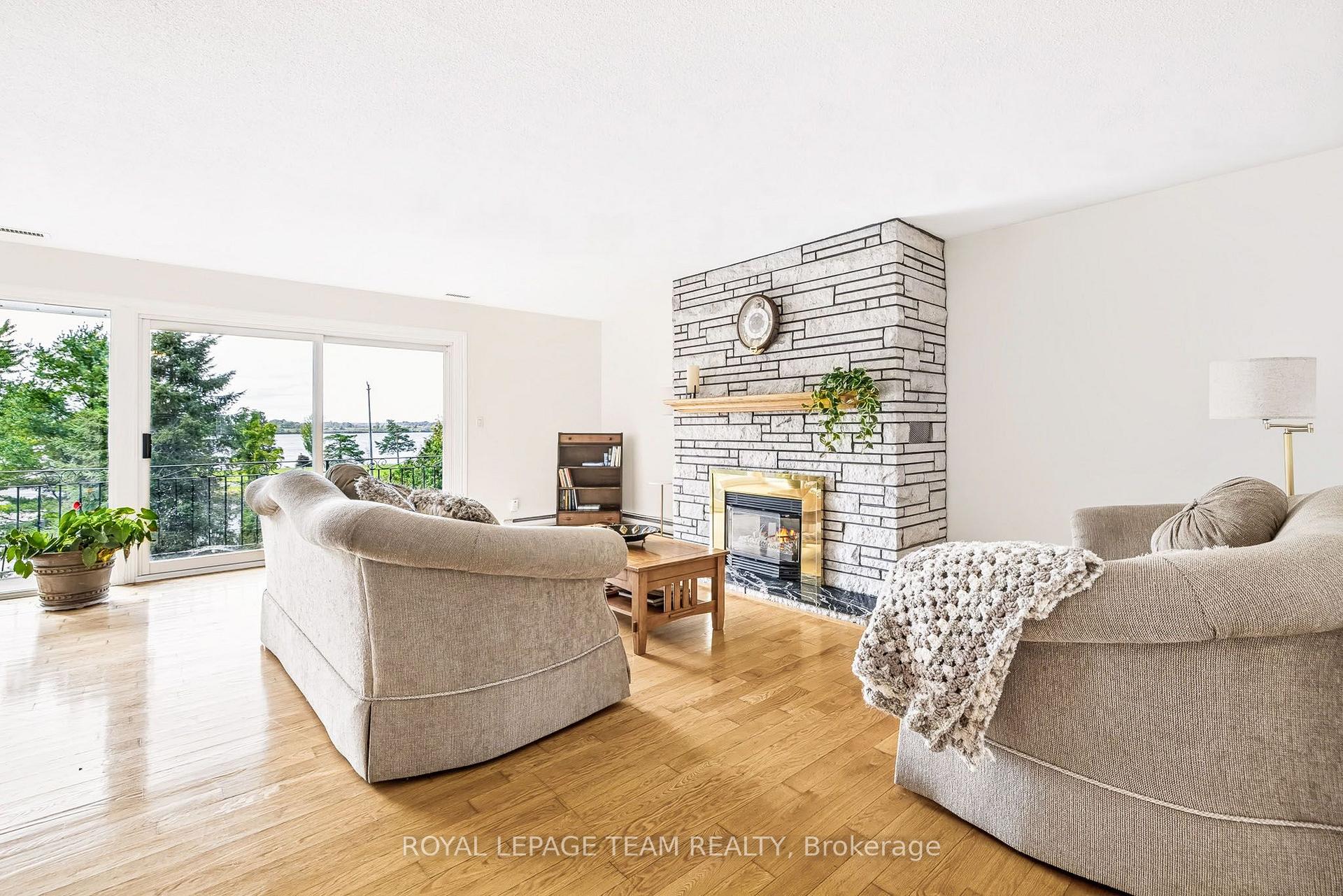 Photo 5 of 2027 Dundas Street, Edwardsburgh/Cardinal, Town of Cardinal — HOMEH