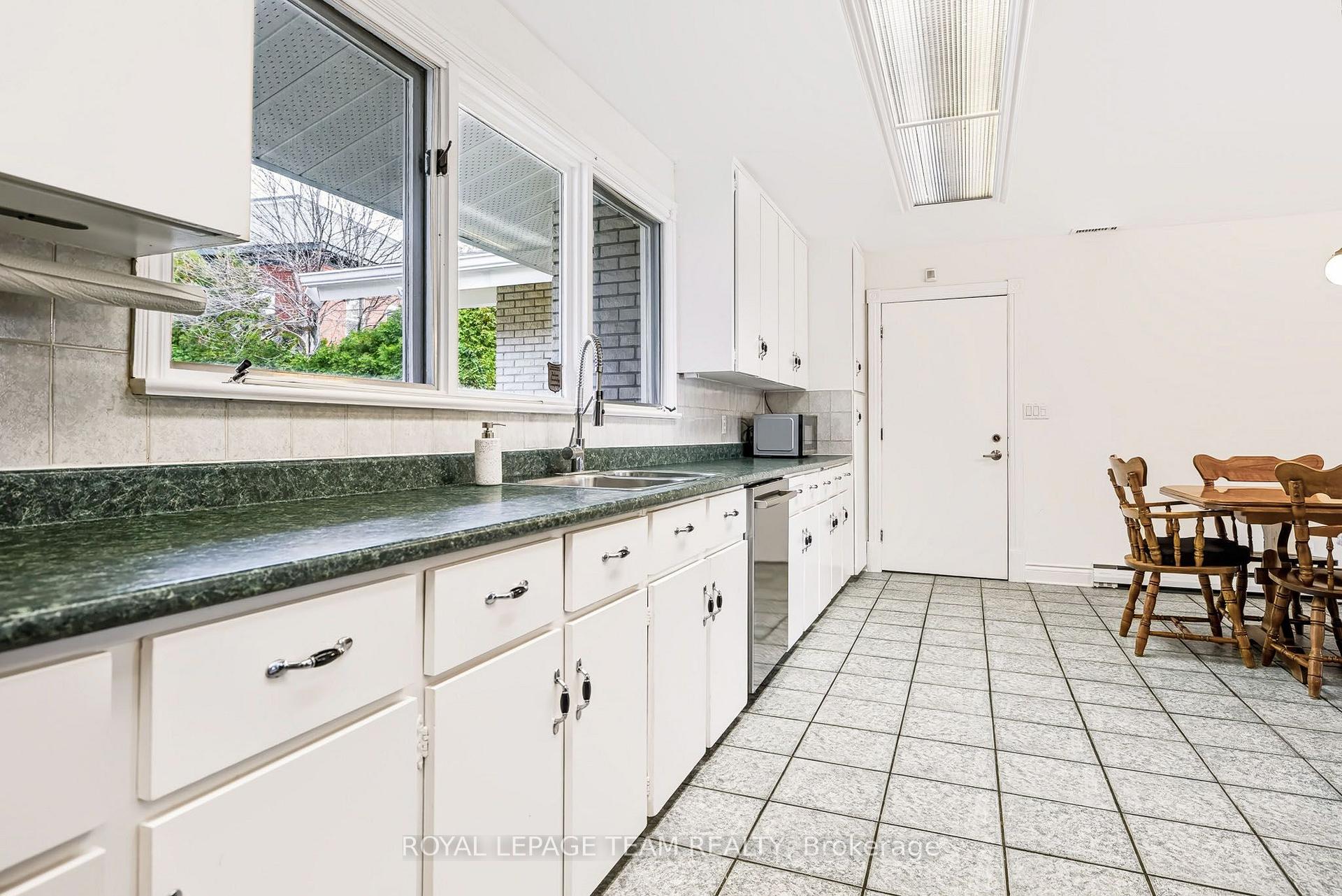 Photo 12 of 2027 Dundas Street, Edwardsburgh/Cardinal, Town of Cardinal — HOMEH