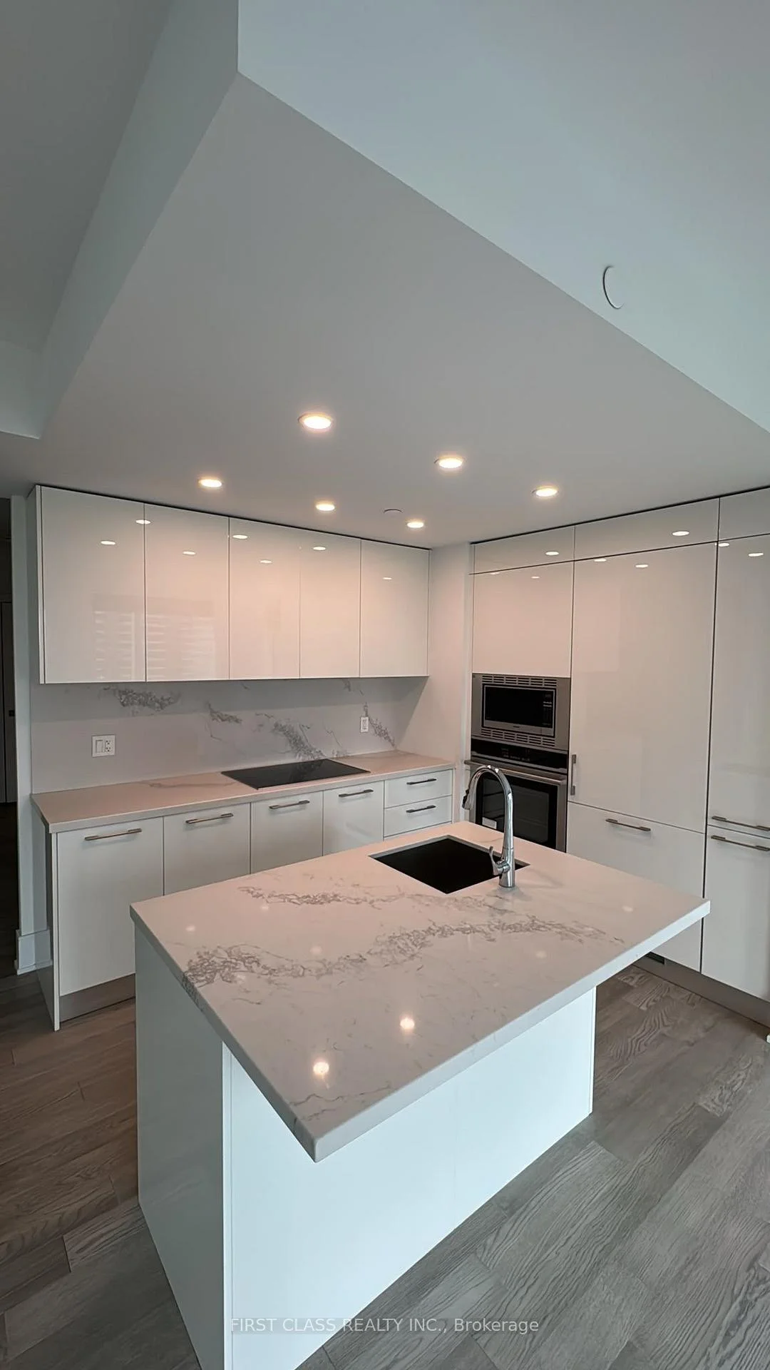 Photo 3 of Unit 915, 1 Gloucester Street, Toronto, Church-Yonge Corridor — HOMEH
