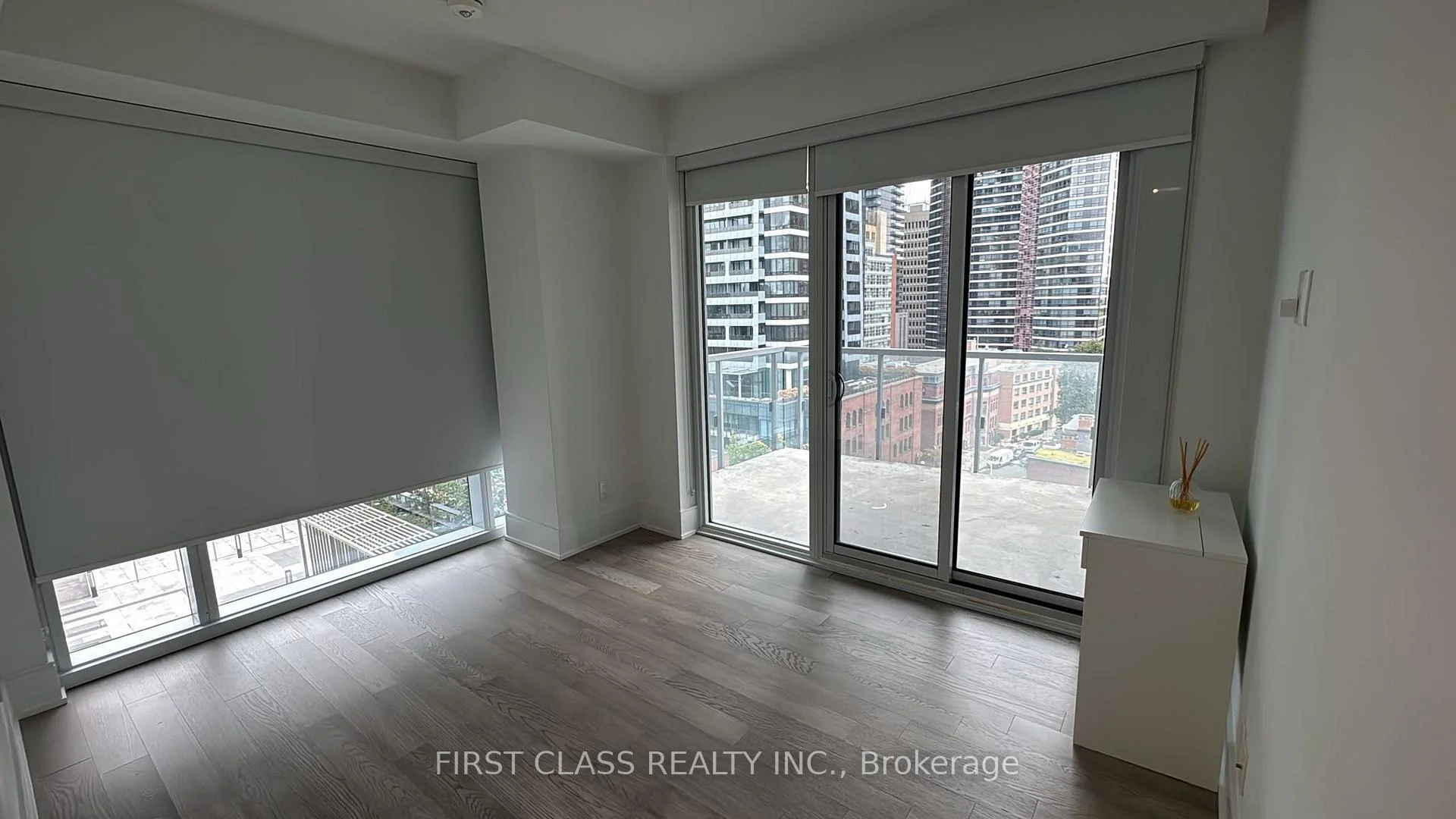 Photo 7 of Unit 915, 1 Gloucester Street, Toronto, Church-Yonge Corridor — HOMEH
