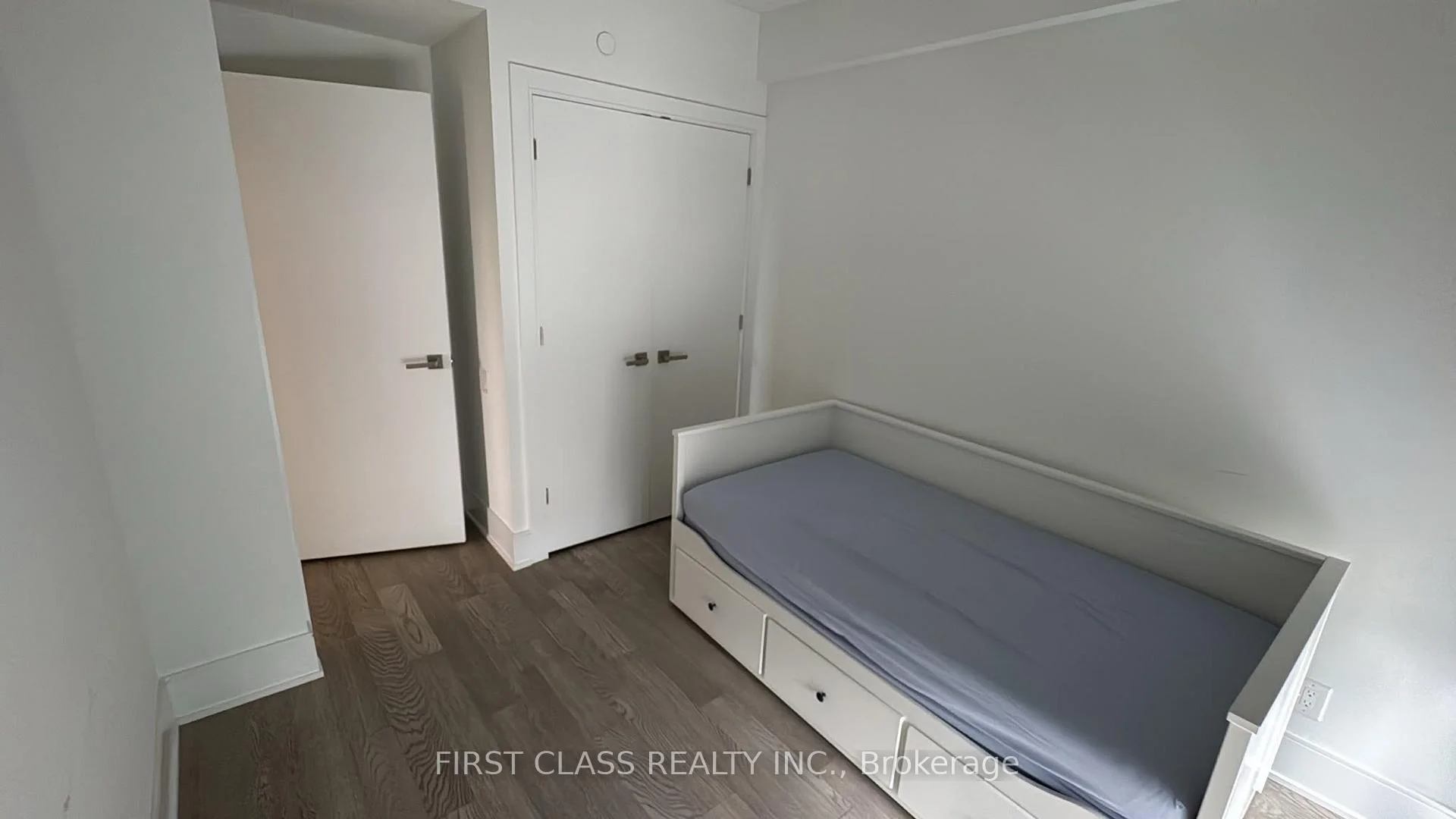 Photo 10 of Unit 915, 1 Gloucester Street, Toronto, Church-Yonge Corridor — HOMEH