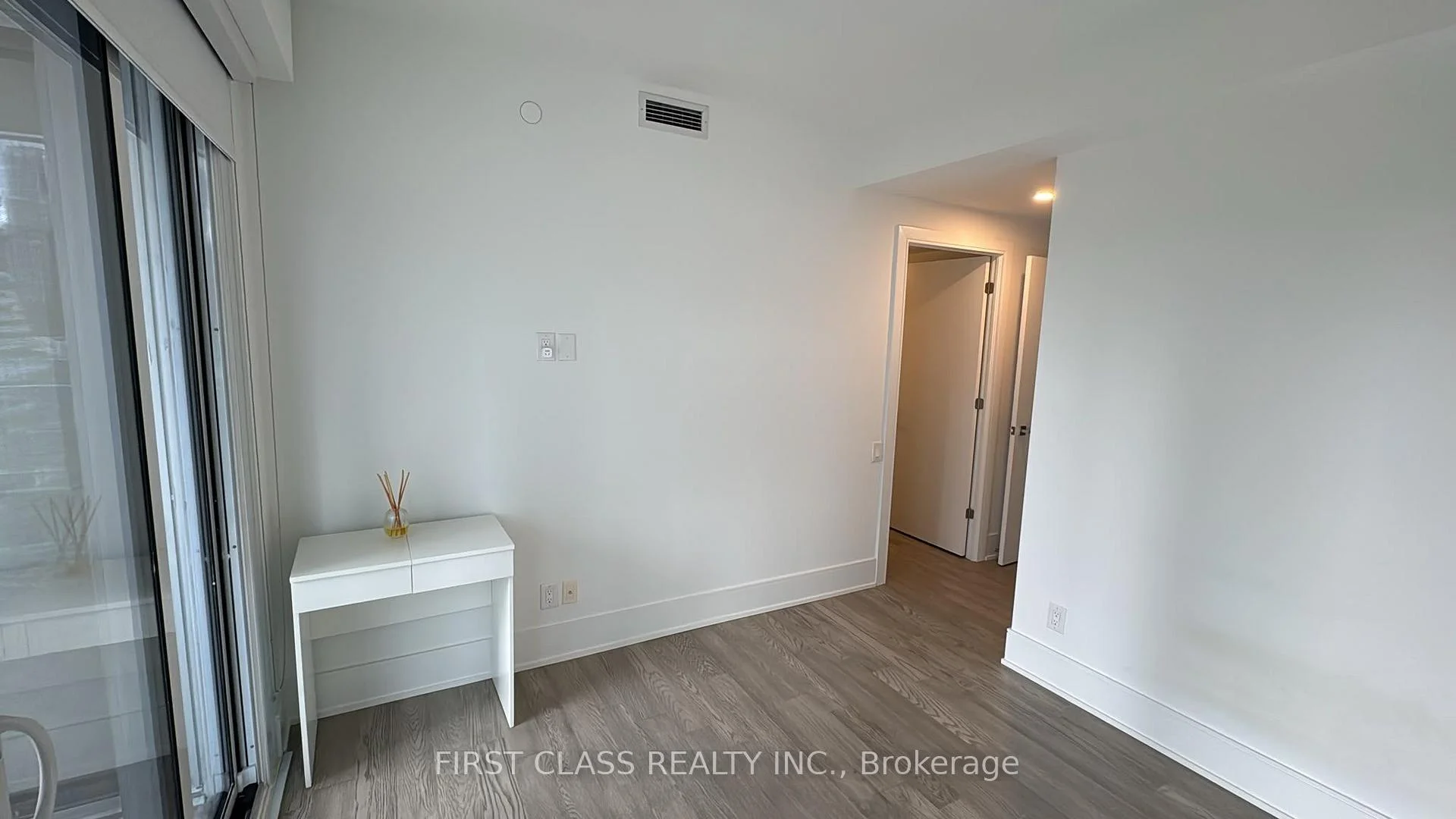 Photo 11 of Unit 915, 1 Gloucester Street, Toronto, Church-Yonge Corridor — HOMEH