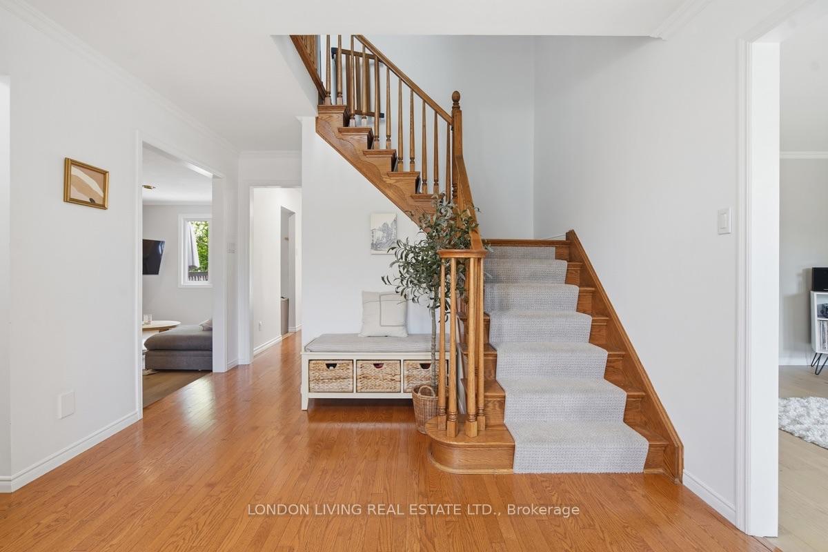 Photo 5 of 7006 Diane Crescent, London, South V — HOMEH