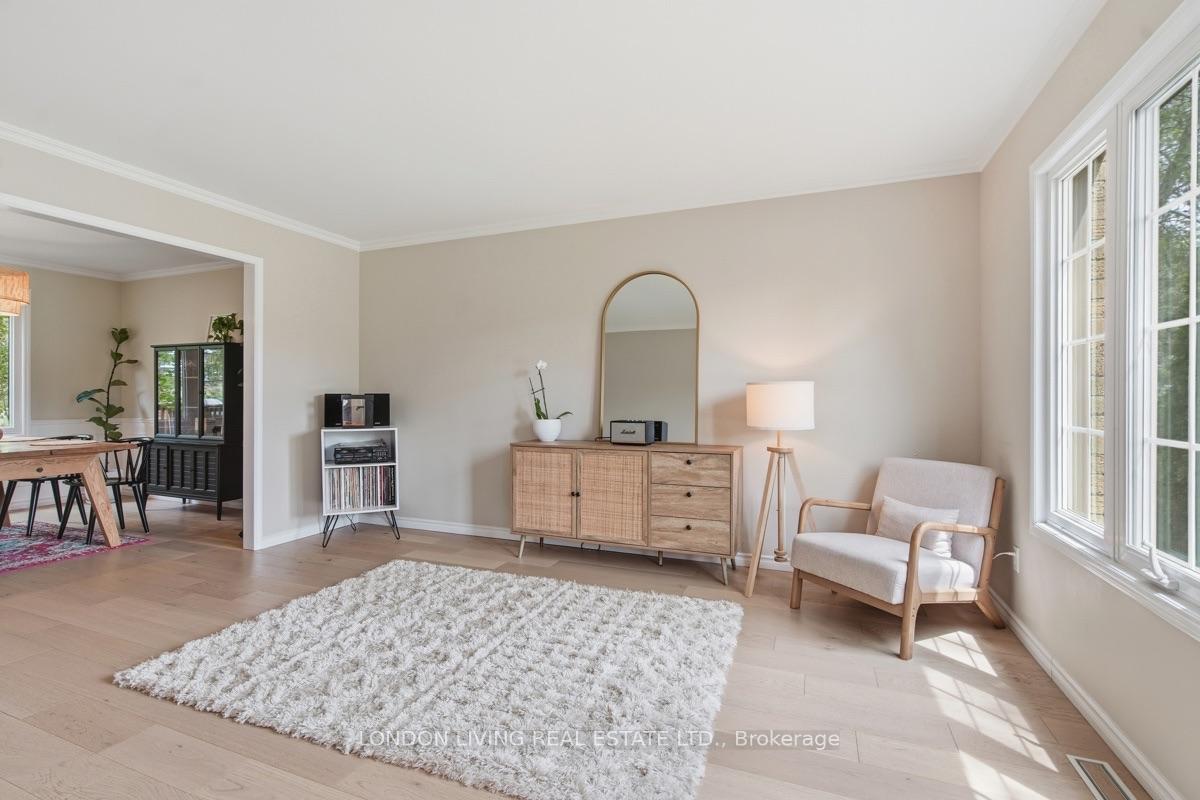 Photo 6 of 7006 Diane Crescent, London, South V — HOMEH