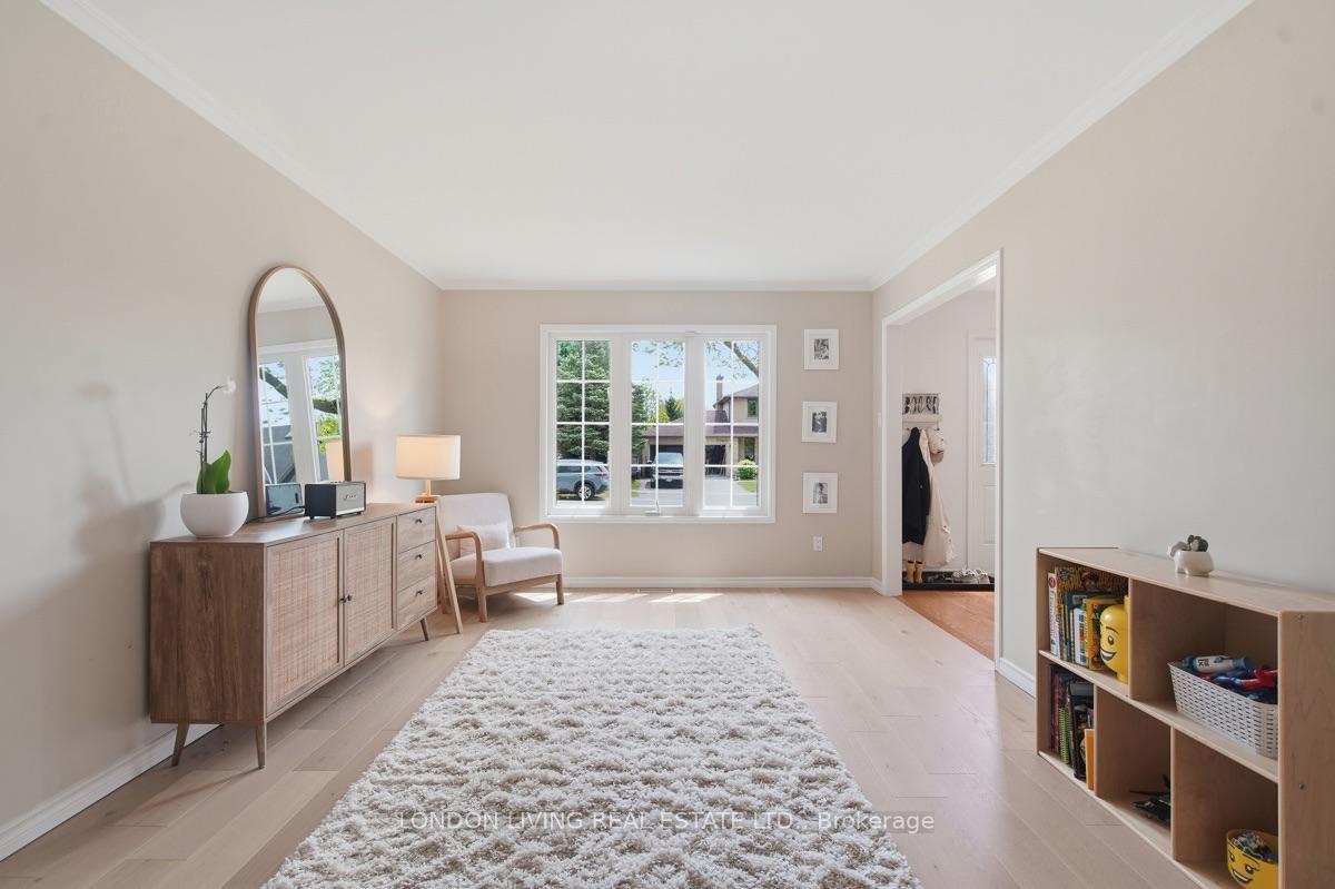 Photo 7 of 7006 Diane Crescent, London, South V — HOMEH